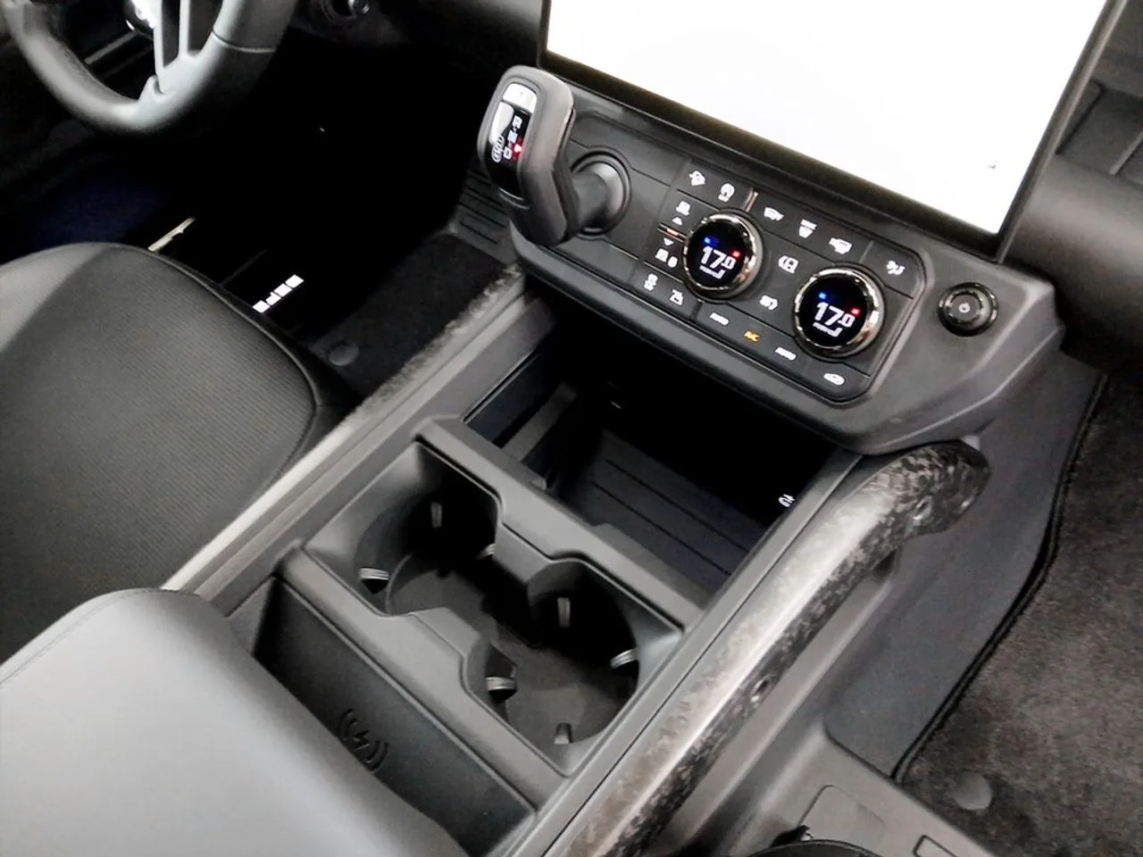 Land Rover Defender OCTA Black, 17/22