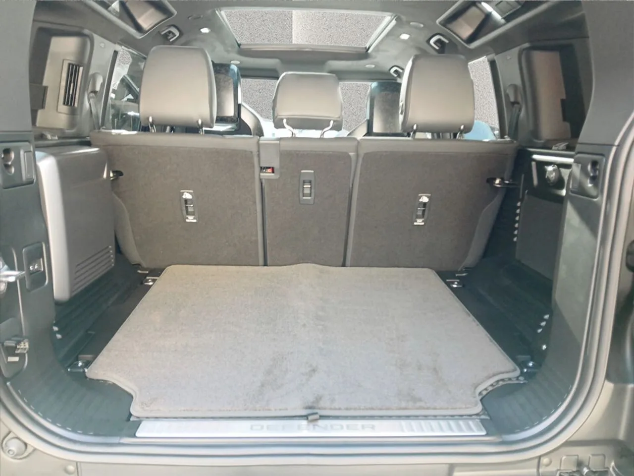 Land Rover Defender OCTA Black, 22/22