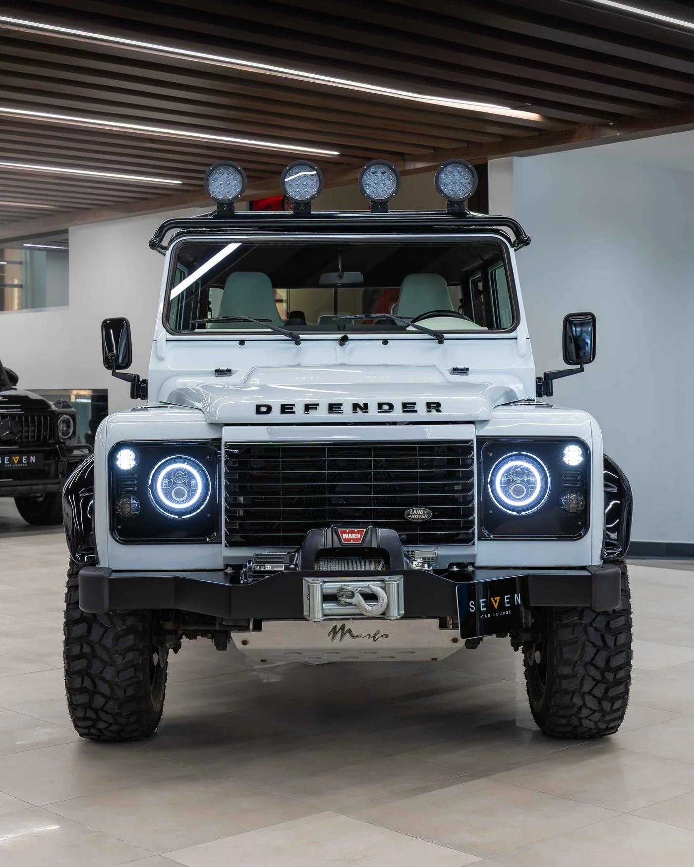 2025 Land Rover Defender angeboten von einem Supersportwagenhändler in Riyadh, Saudi-Arabien, Foto 3 von 20