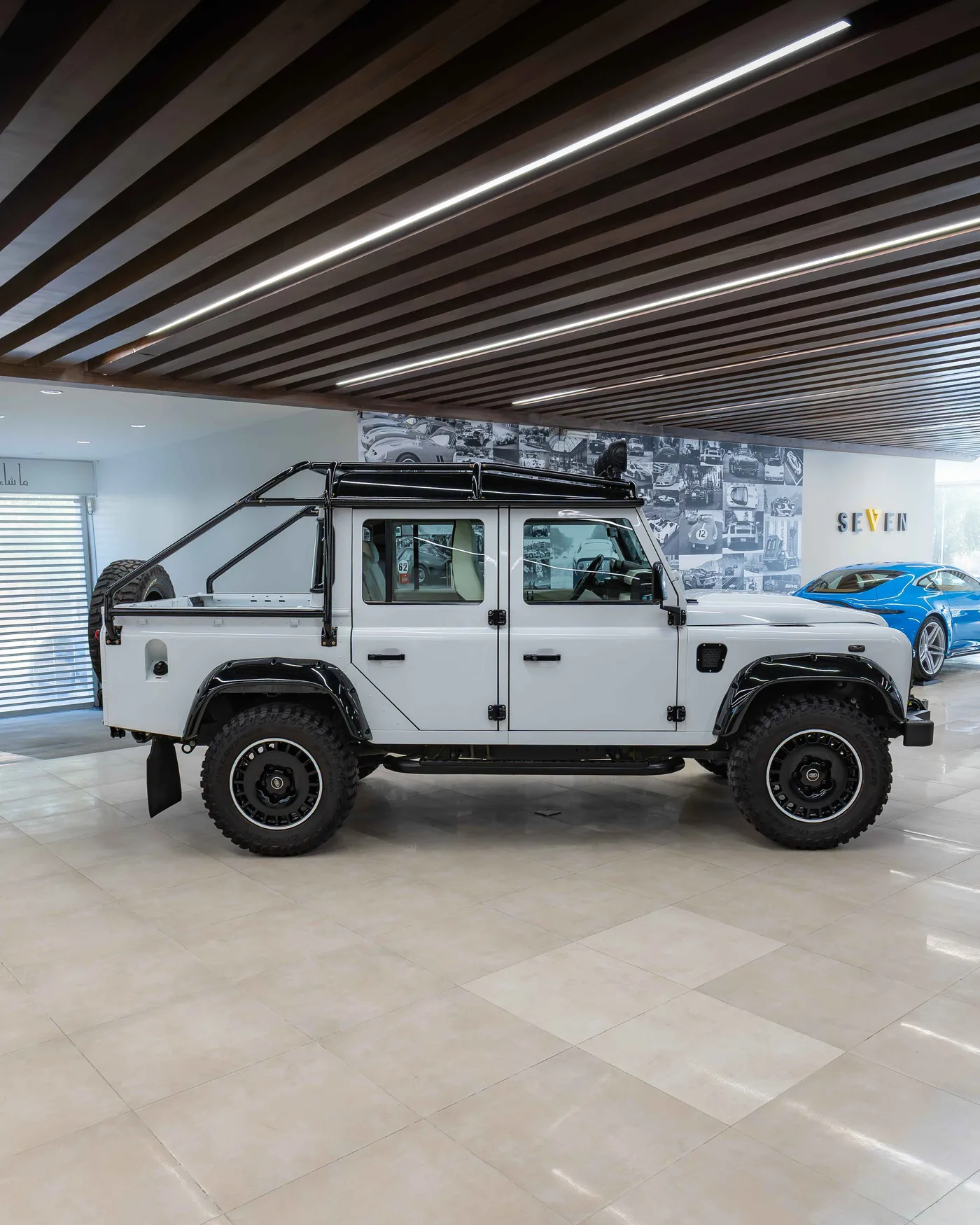 2025 Land Rover Defender angeboten von einem Supersportwagenhändler in Riyadh, Saudi-Arabien, Foto 4 von 20