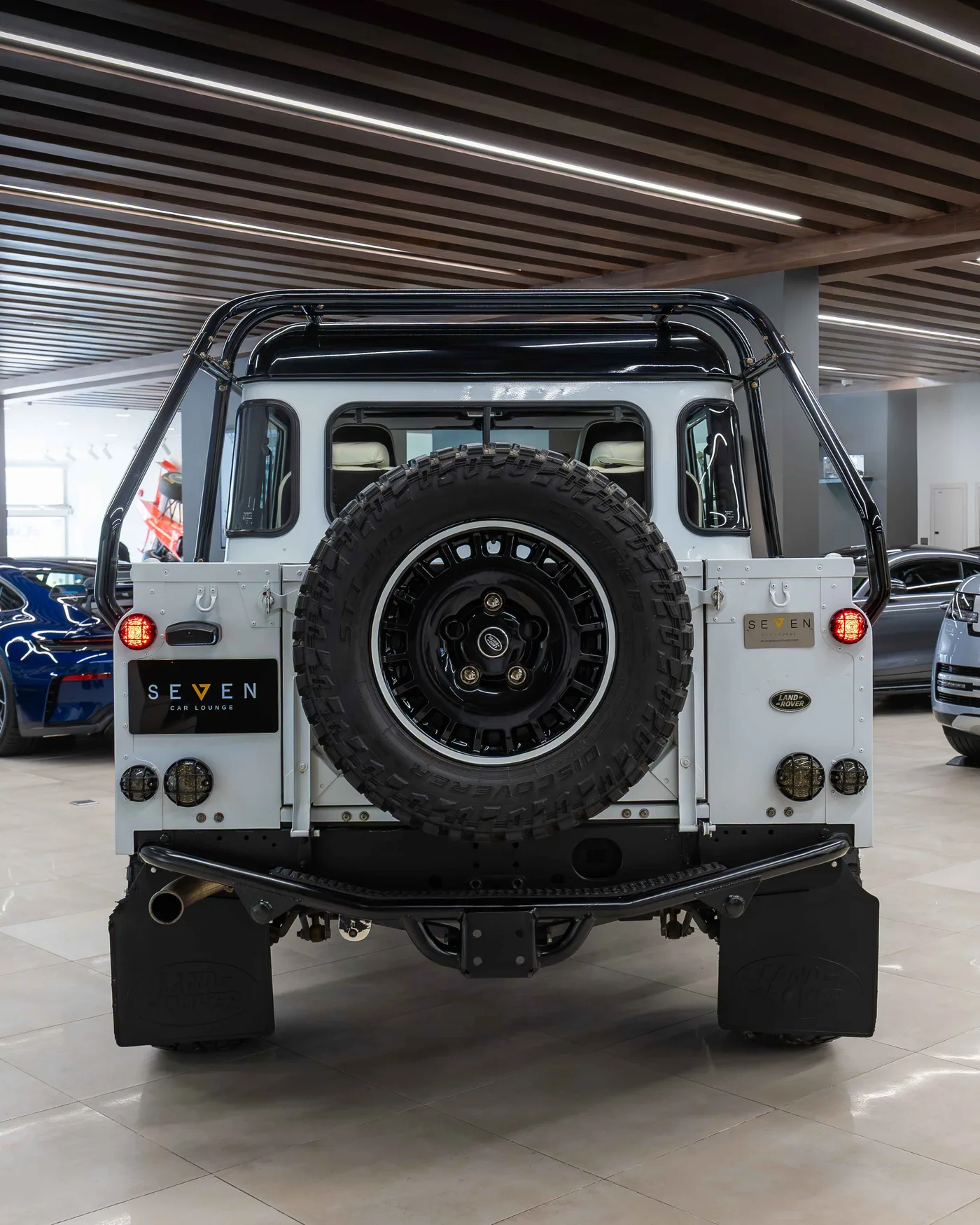 2025 Land Rover Defender angeboten von einem Supersportwagenhändler in Riyadh, Saudi-Arabien, Foto 5 von 20