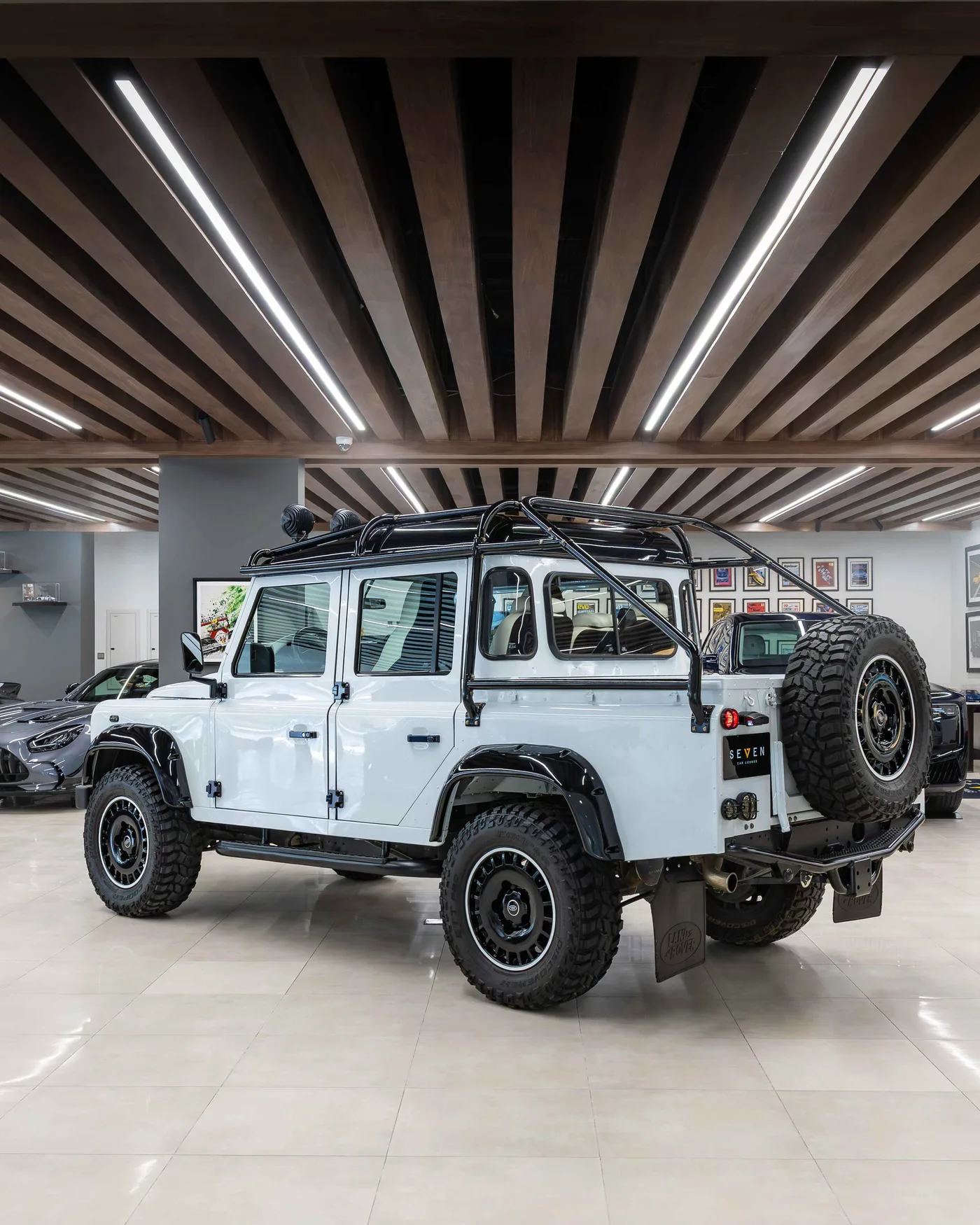 2025 Land Rover Defender angeboten von einem Supersportwagenhändler in Riyadh, Saudi-Arabien, Foto 6 von 20