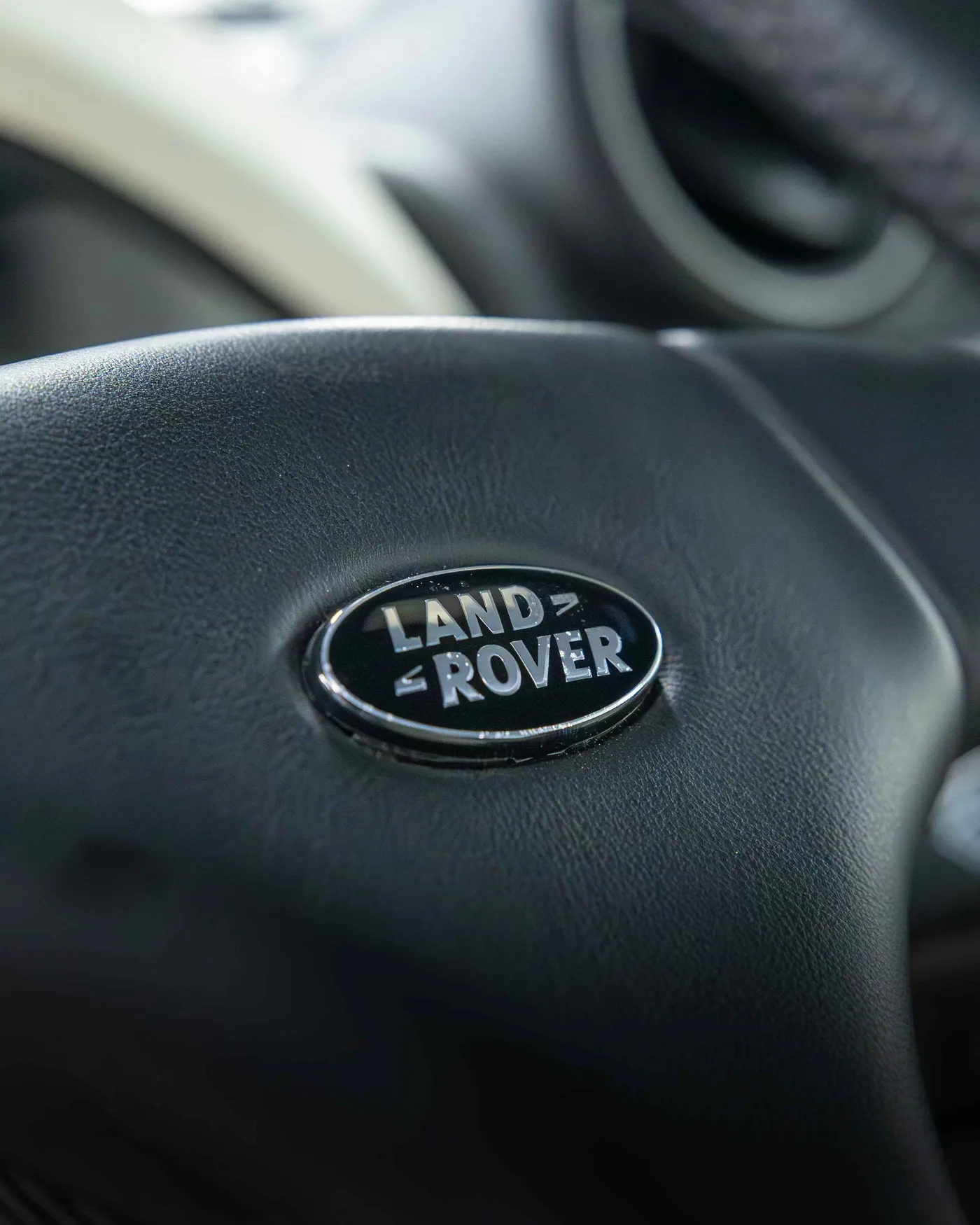 2025 Land Rover Defender angeboten von einem Supersportwagenhändler in Riyadh, Saudi-Arabien, Foto 12 von 20