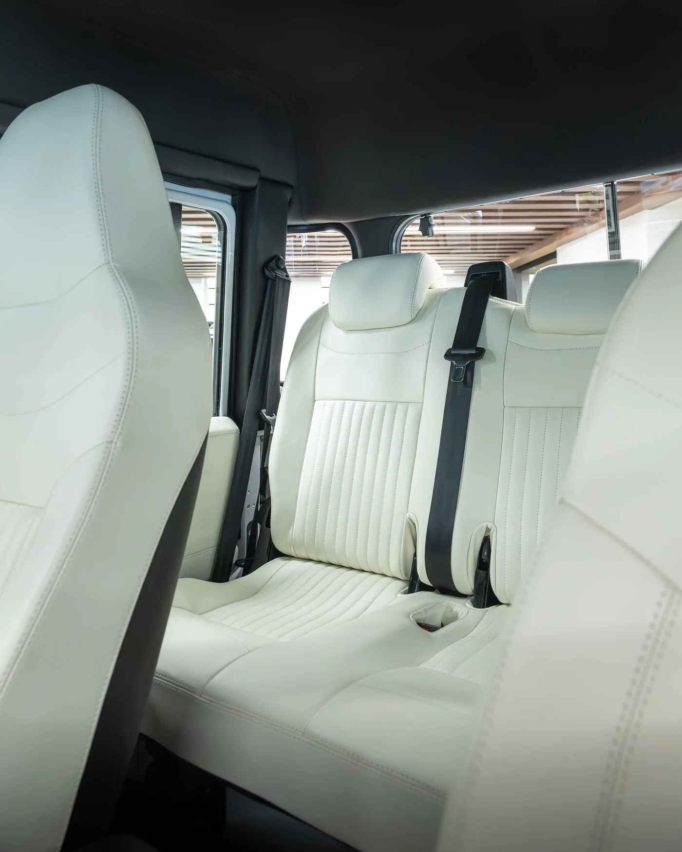 2025 Land Rover Defender angeboten von einem Supersportwagenhändler in Riyadh, Saudi-Arabien, Foto 13 von 20
