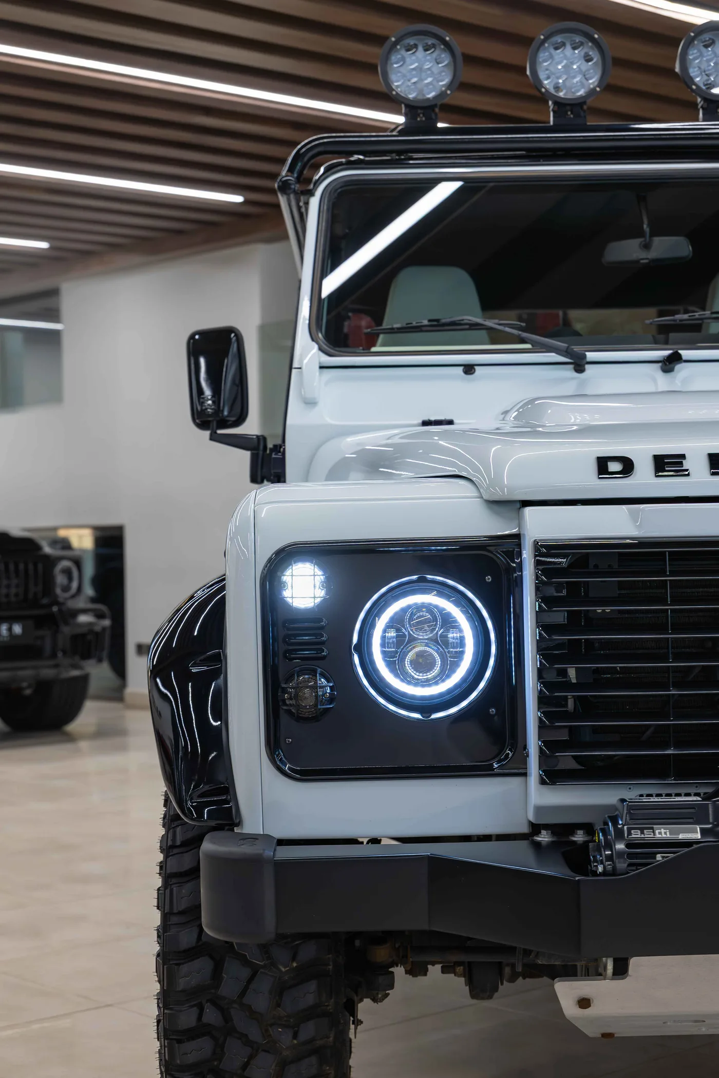 2025 Land Rover Defender angeboten von einem Supersportwagenhändler in Riyadh, Saudi-Arabien, Foto 18 von 20