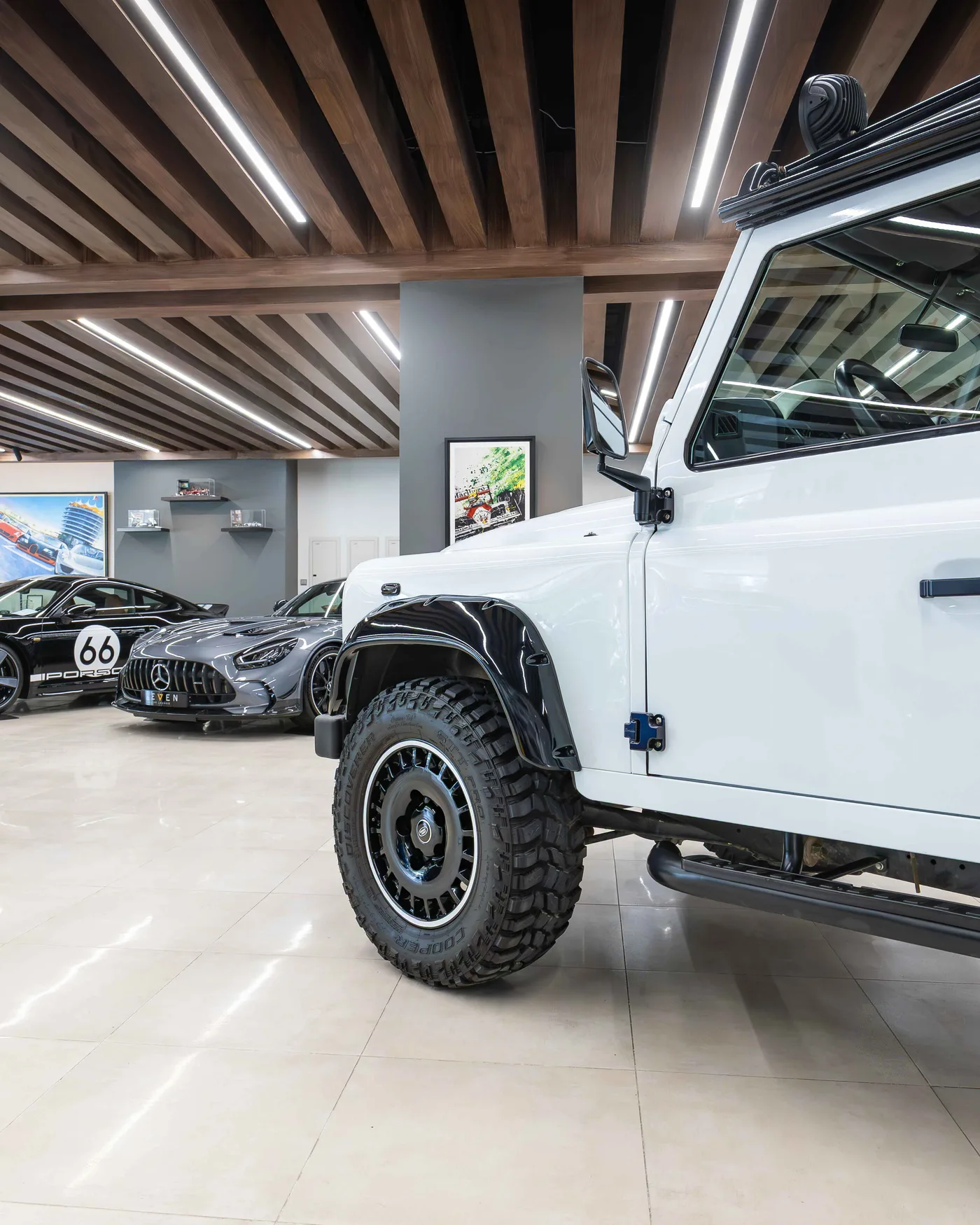 2025 Land Rover Defender angeboten von einem Supersportwagenhändler in Riyadh, Saudi-Arabien, Foto 19 von 20