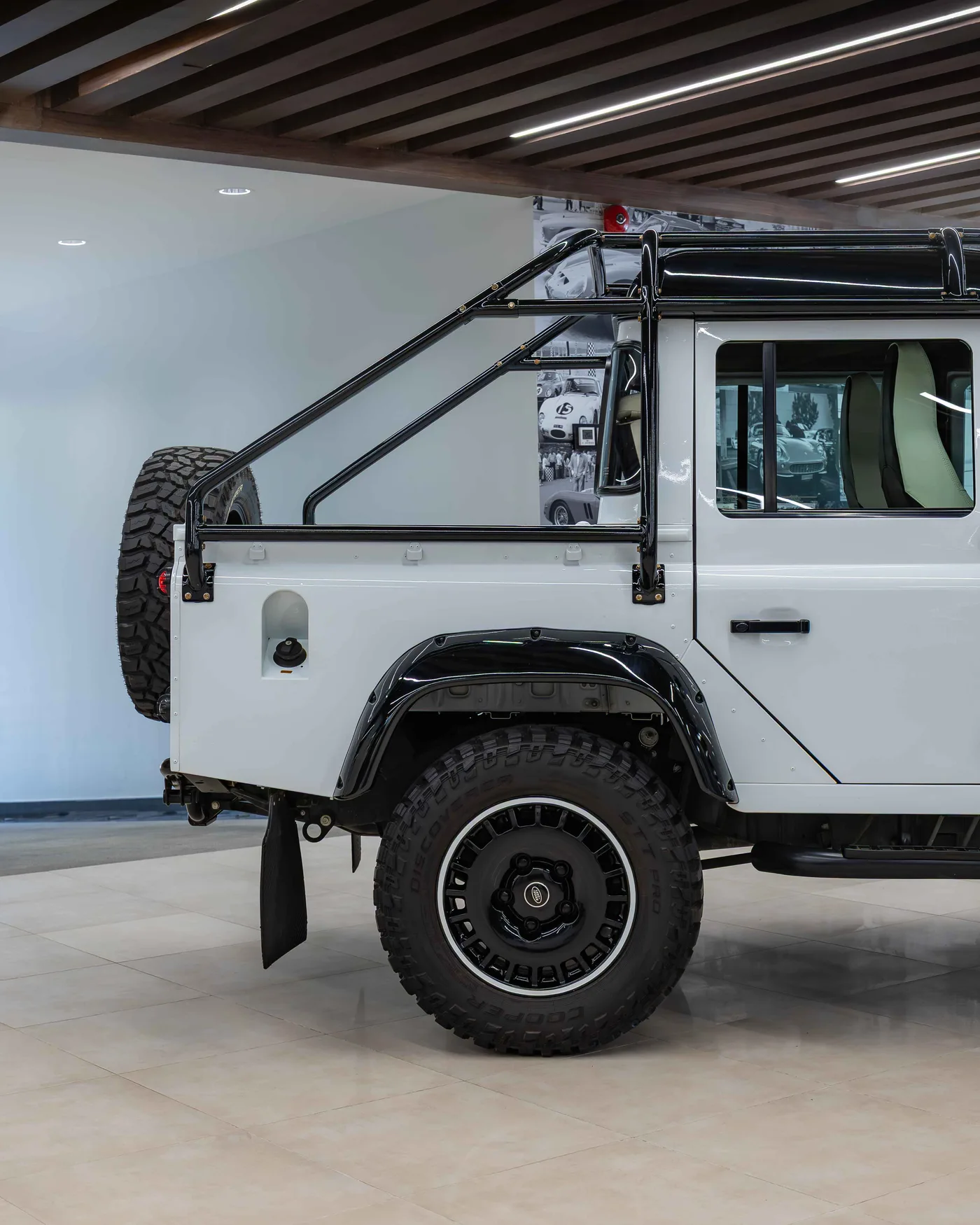 2025 Land Rover Defender angeboten von einem Supersportwagenhändler in Riyadh, Saudi-Arabien, Foto 20 von 20