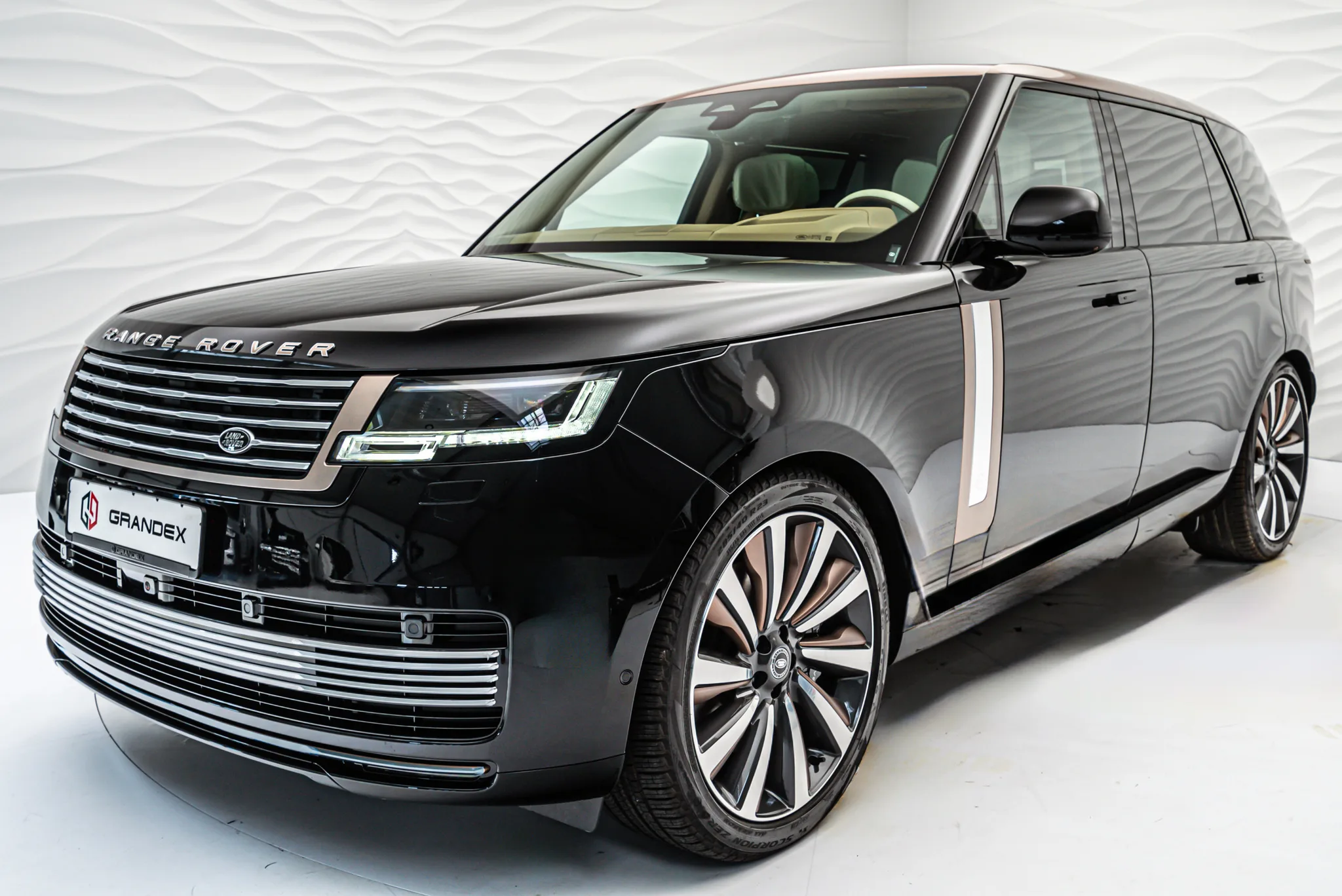 Land Rover Range Rover SV P615, long offered by a specialist dealer in Sengenthal, Germany, main photo