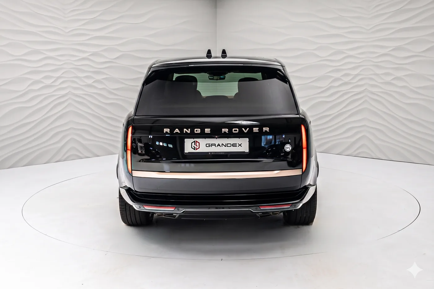 Land Rover Range Rover SV P615, long proposée par un concessionnaire spécialisé à Sengenthal, Allemagne, photo 5 sur 10