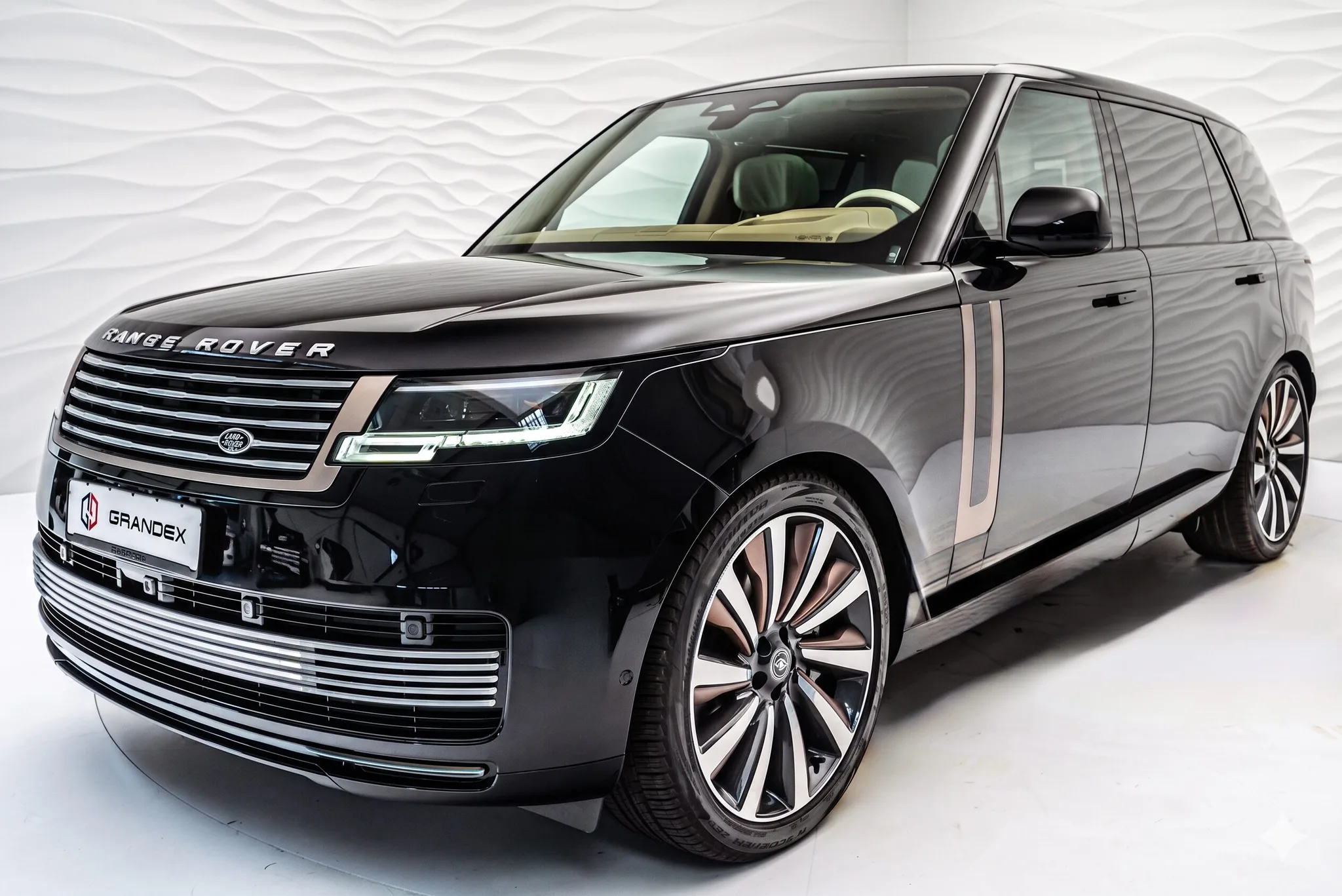 Land Rover Range Rover SV P615, long offered by a specialist dealer in Sengenthal, Germany, main photo