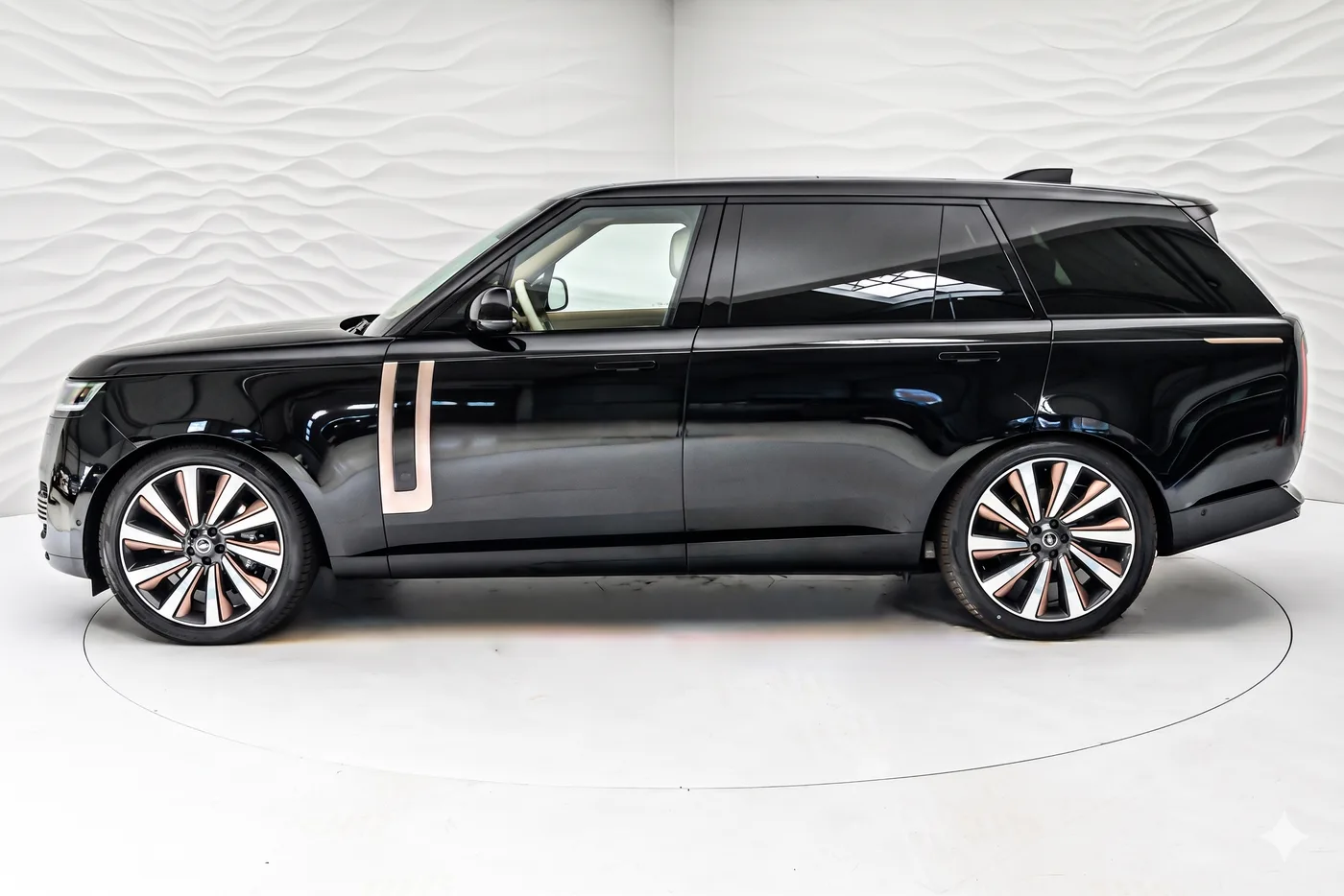 Land Rover Range Rover SV P615, long proposée par un concessionnaire spécialisé à Sengenthal, Allemagne, photo 3 sur 10