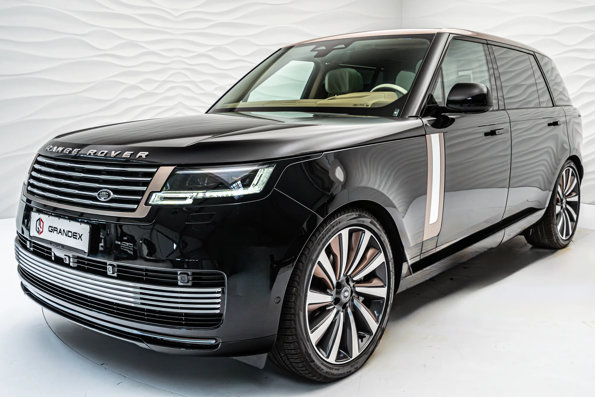 Land Rover Range Rover SV P615, long offered by a specialist dealer in Sengenthal, Germany, main photo