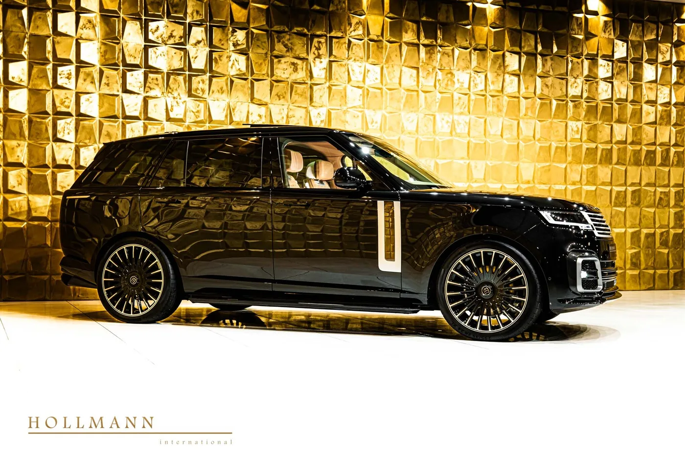 Land Rover Range Rover P615 SV LWB, Brabus 700 offered by a specialist dealer in Stuhr, Germany, photo 2 of 8