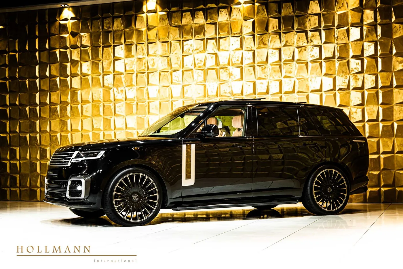 Land Rover Range Rover P615 SV LWB, Brabus 700 offered by a specialist dealer in Stuhr, Germany, photo 4 of 8