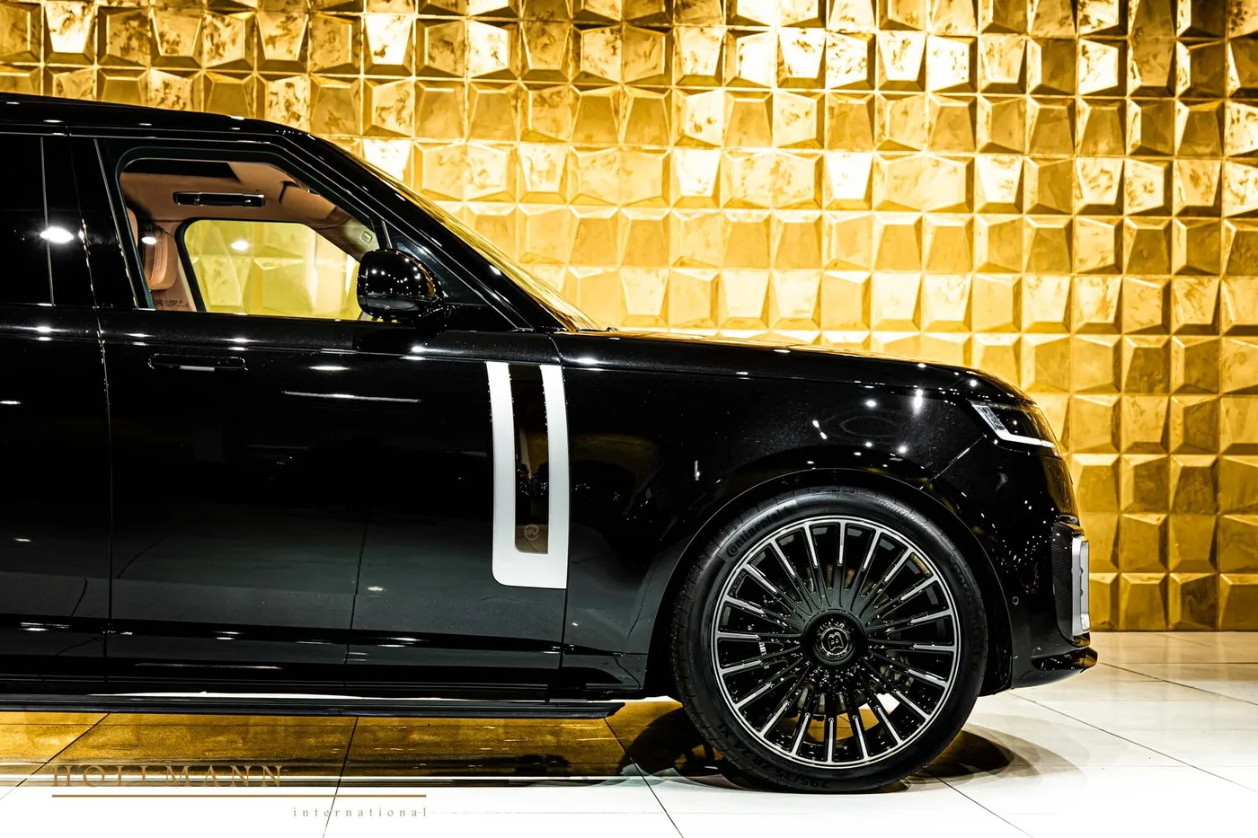Land Rover Range Rover P615 SV LWB, Brabus 700 offered by a specialist dealer in Stuhr, Germany, photo 7 of 8