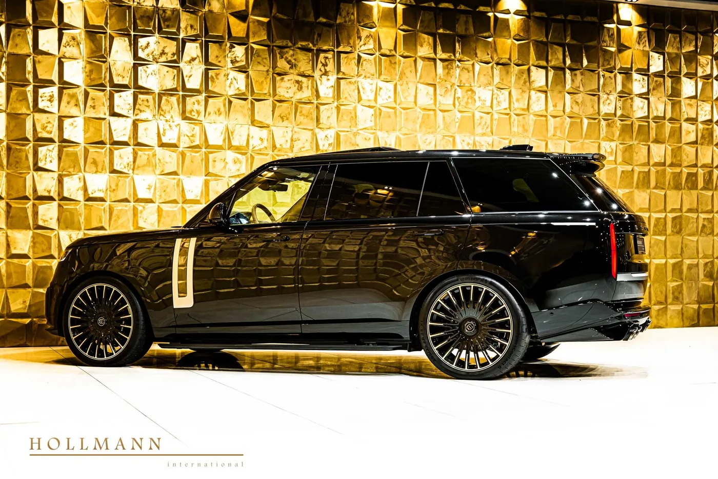 Land Rover Range Rover P615 SV LWB, Brabus 700 offered by a specialist dealer in Stuhr, Germany, photo 8 of 8