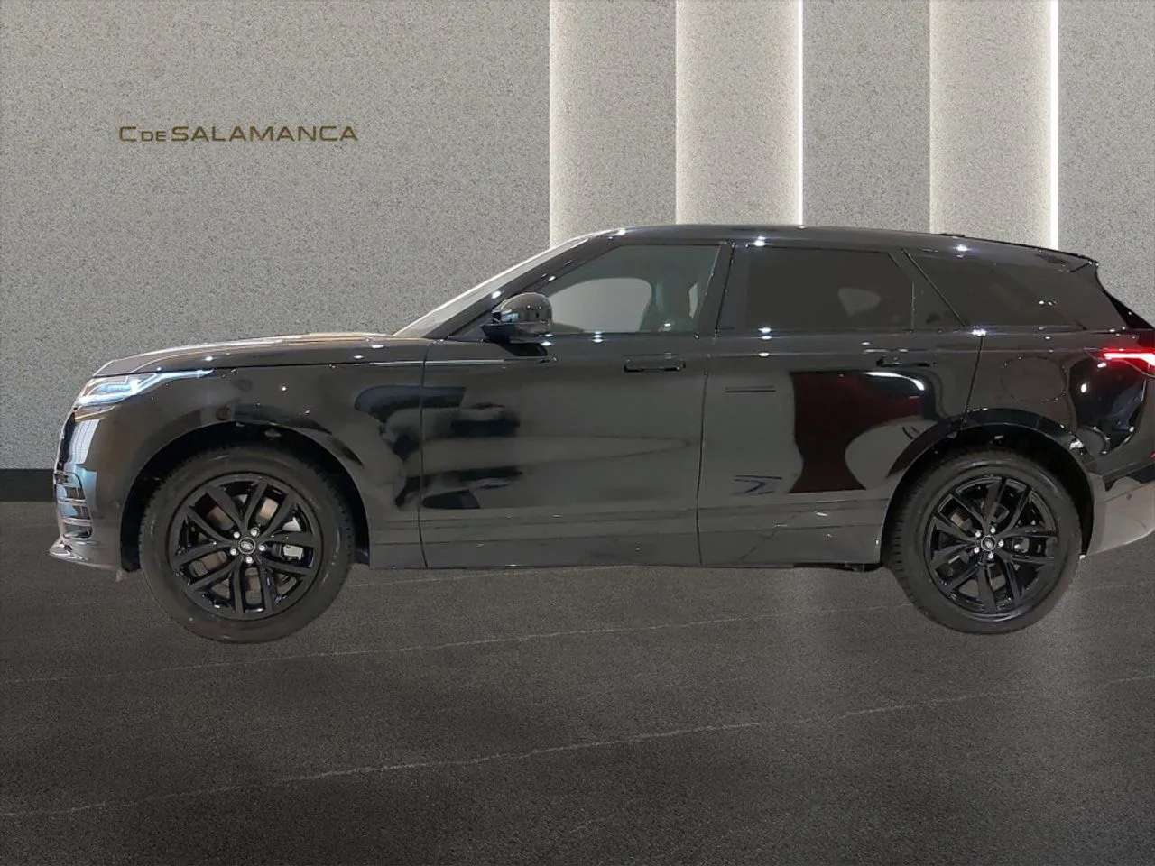 Land Rover Range Rover Velar angeboten von einem Fachhändler in Madrid, Hauptfoto