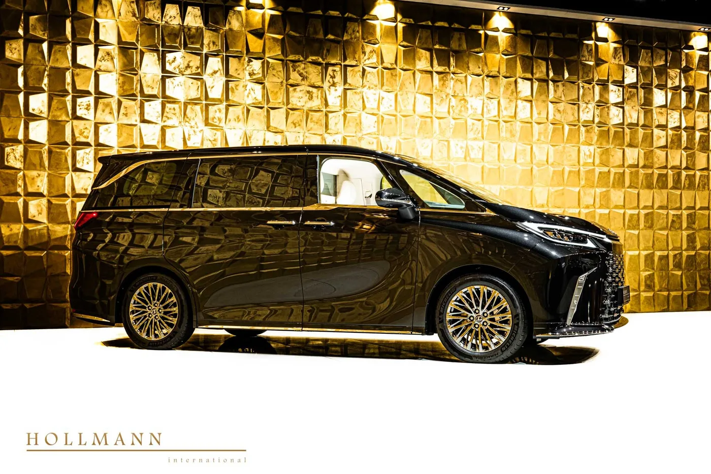 Lexus LM 350h AWD, Luxury angeboten von einem Fachhändler in Stuhr, Deutschland, Foto 2 von 8