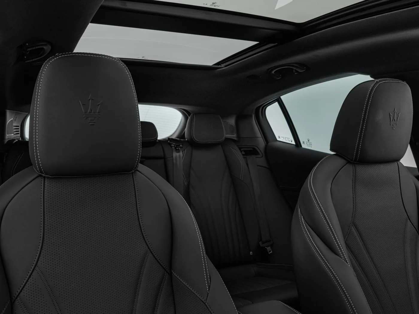 Maserati Grecale Modena offered by a specialist dealer in Singen, Germany, photo 6 of 15
