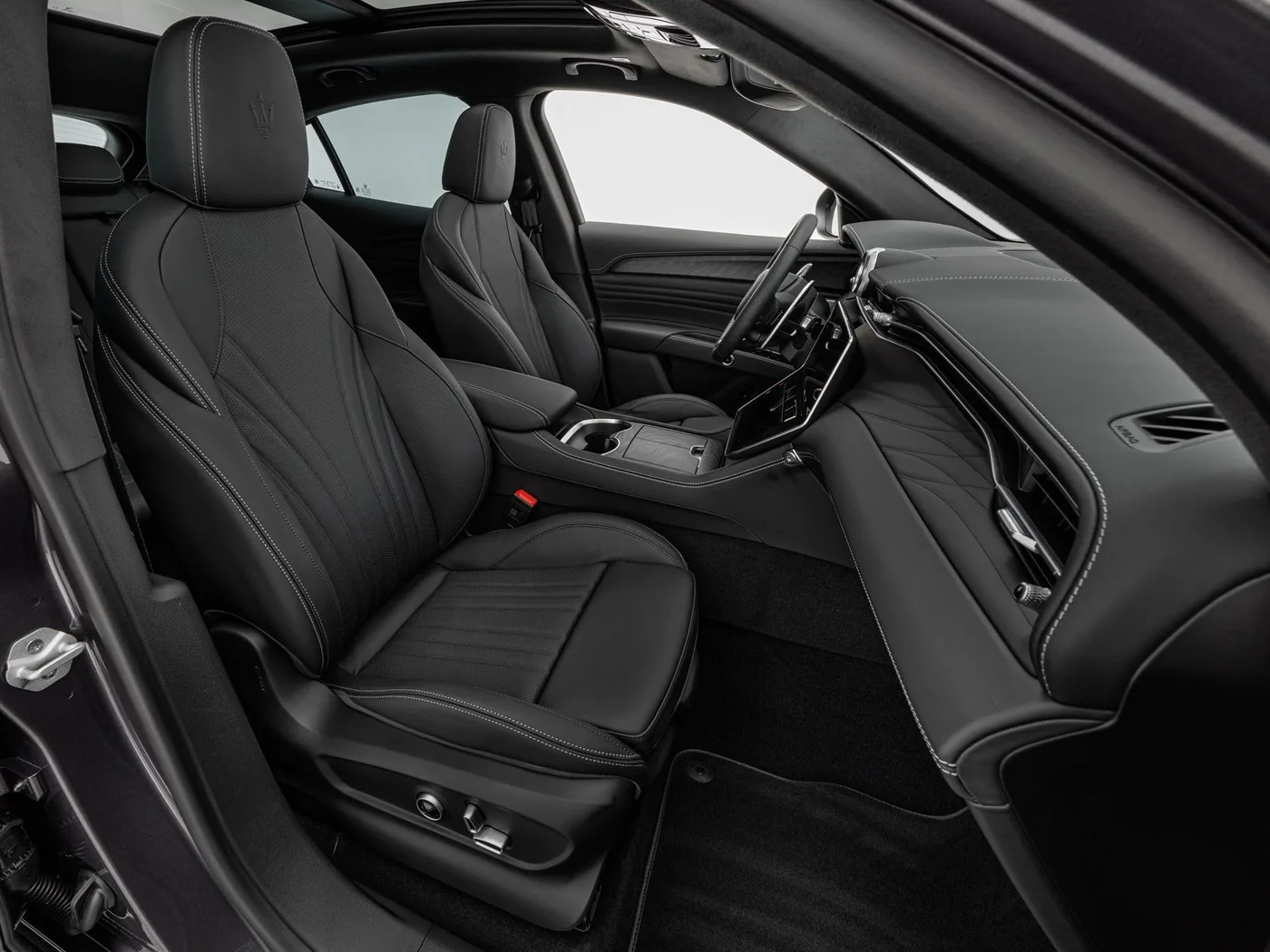 Maserati Grecale Modena offered by a specialist dealer in Singen, Germany, photo 6 of 15