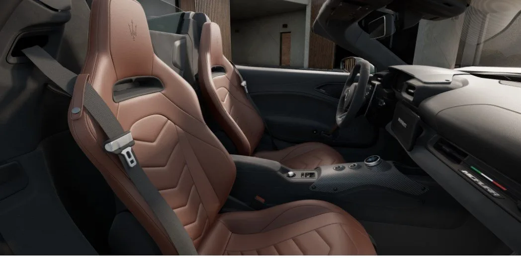 Maserati MC20 Cielo offered by a specialist dealer in Böblingen, Germany, photo 10 of 11