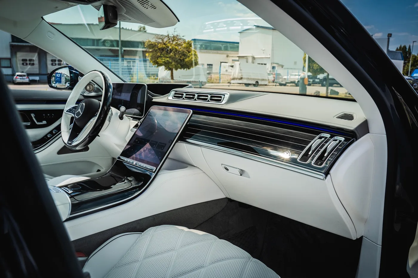 Mercedes-Maybach S 680 4MATIC proposée par un concessionnaire spécialisé à Hechingen, Allemagne, photo 13 sur 25