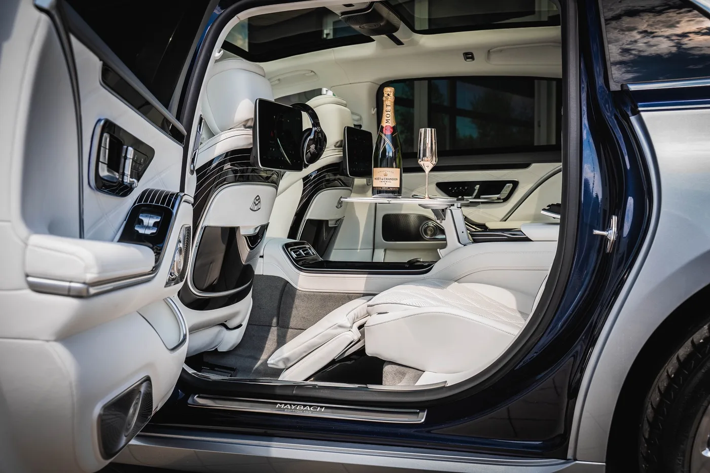 Mercedes-Maybach S 680 4MATIC proposée par un concessionnaire spécialisé à Hechingen, Allemagne, photo 14 sur 25
