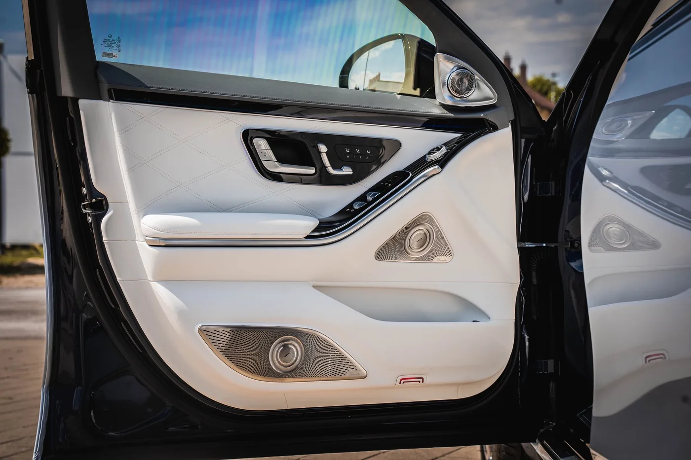 Mercedes-Maybach S 680 4MATIC proposée par un concessionnaire spécialisé à Hechingen, Allemagne, photo 21 sur 25