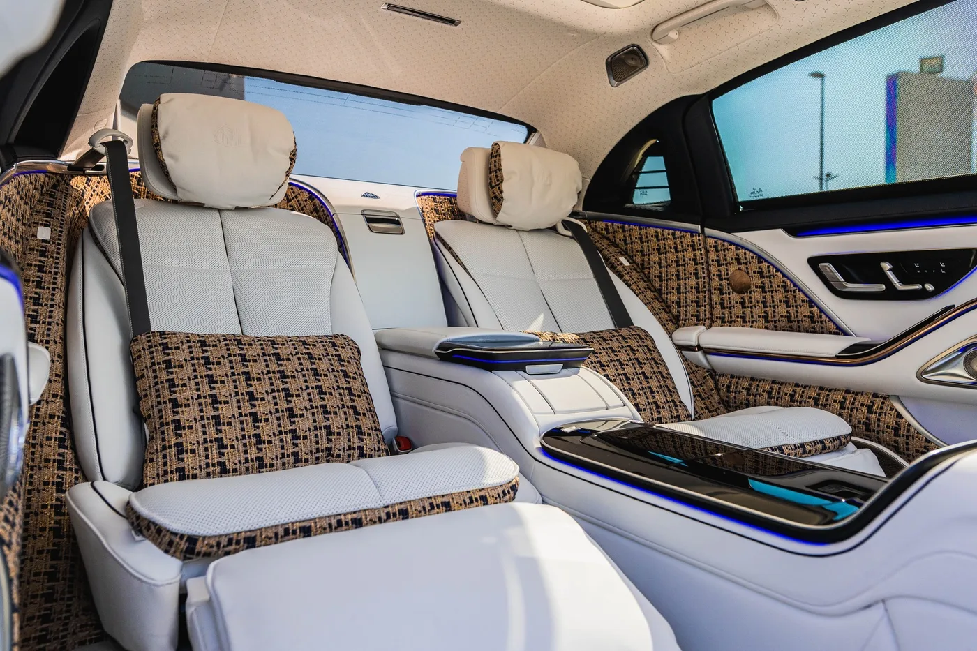 Mercedes-Maybach S 680 4MATIC proposée par un concessionnaire spécialisé à Hechingen, Allemagne, photo 15 sur 25