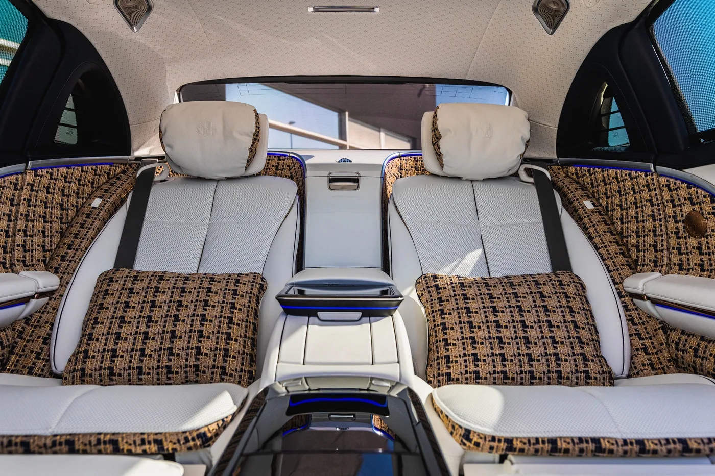 Mercedes-Maybach S 680 4MATIC proposée par un concessionnaire spécialisé à Hechingen, Allemagne, photo 16 sur 25