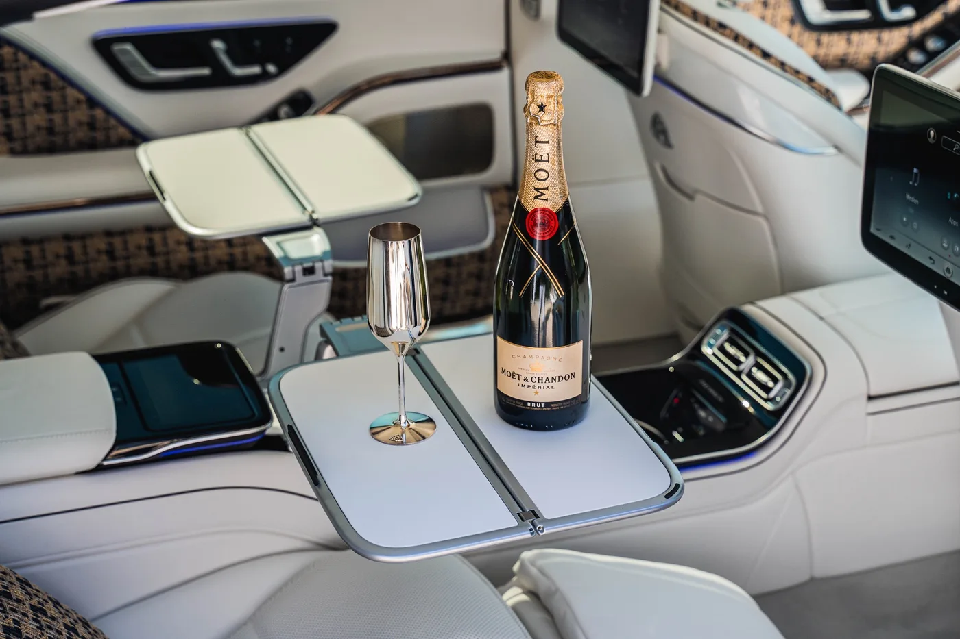 Mercedes-Maybach S 680 4MATIC proposée par un concessionnaire spécialisé à Hechingen, Allemagne, photo 21 sur 25