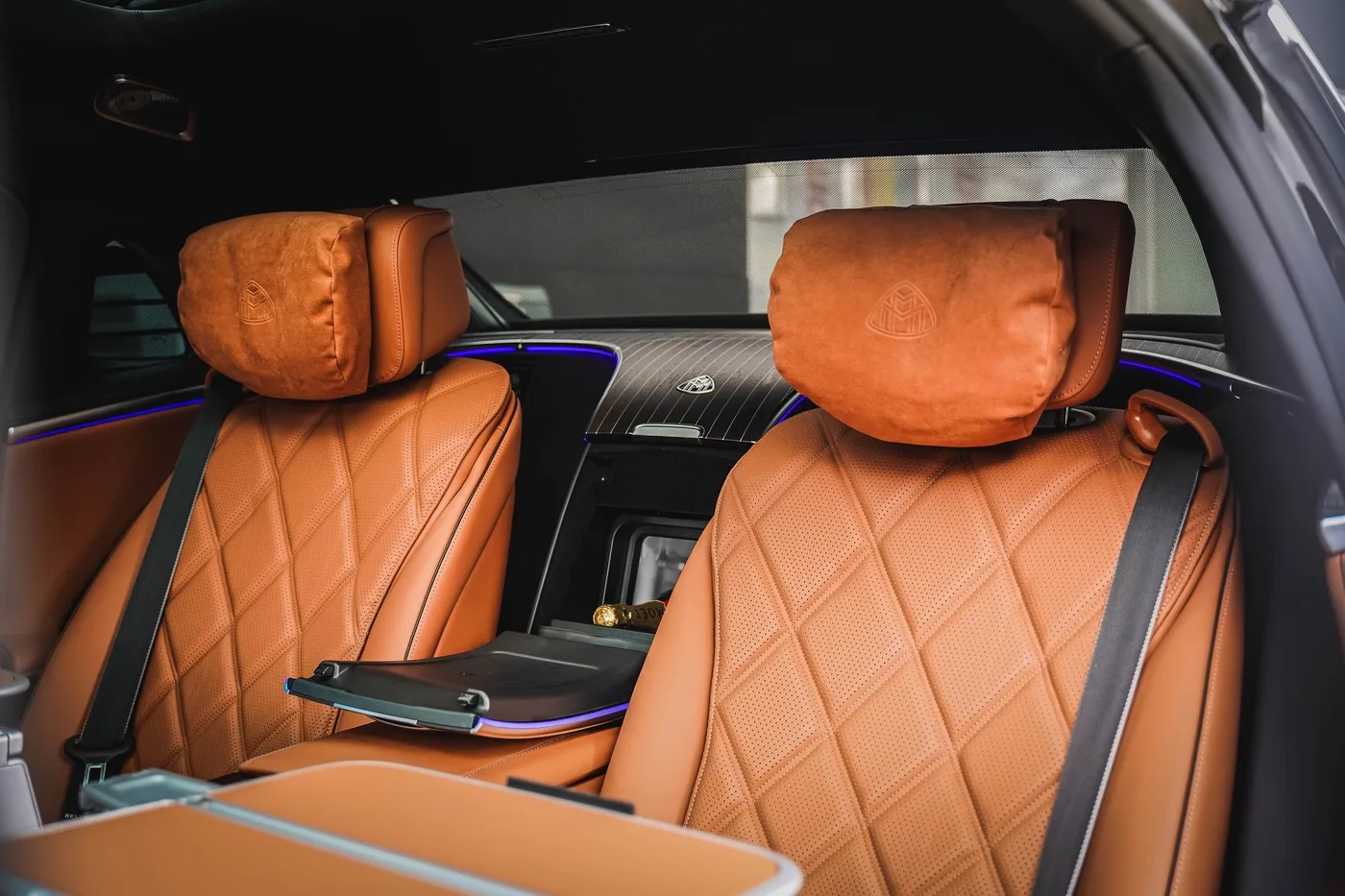 Mercedes-Maybach S 680 4MATIC offered by a specialist dealer in Hechingen, Germany, photo 18 of 25