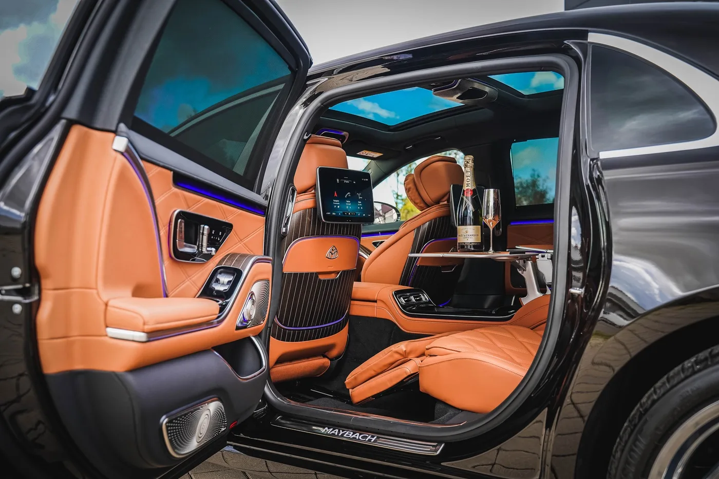 Mercedes-Maybach S 680 4MATIC offered by a specialist dealer in Hechingen, Germany, photo 23 of 25