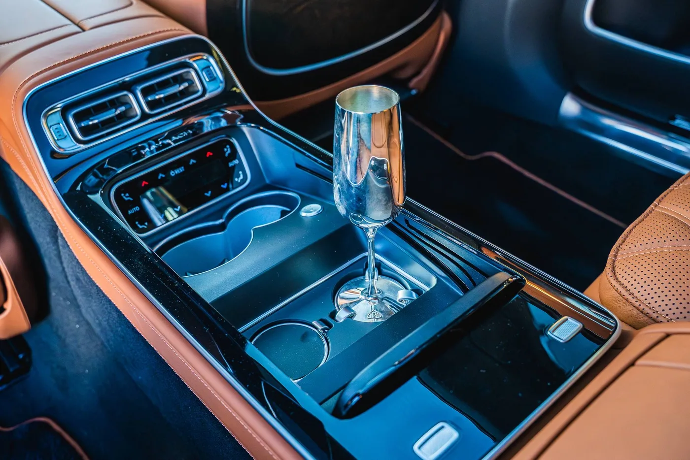 Mercedes-Maybach S 680 proposée par un concessionnaire spécialisé à Hechingen, Allemagne, photo 19 sur 25