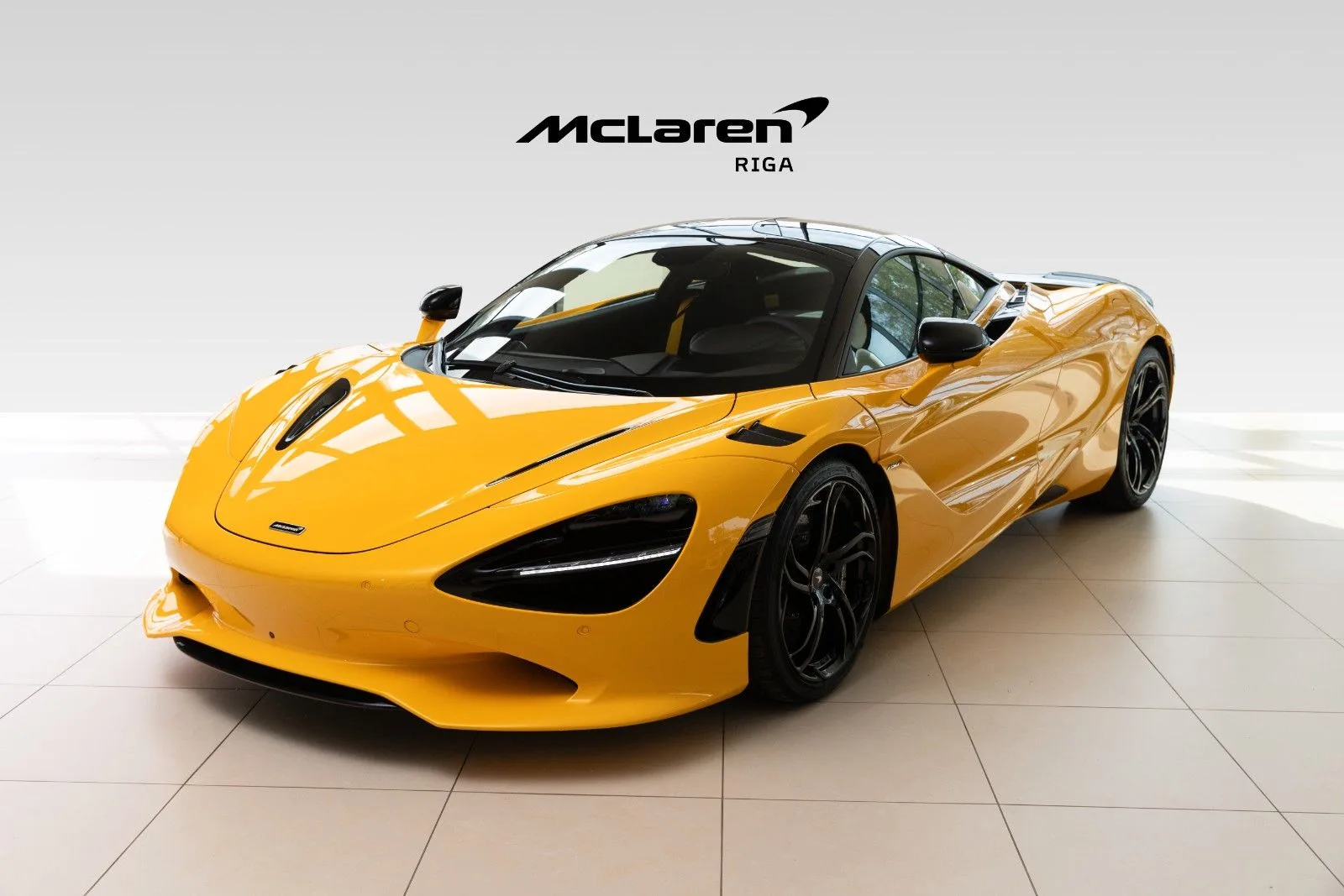 McLaren 750S angeboten von einem Supersportwagenhändler in Riga, Lettland, Hauptfoto