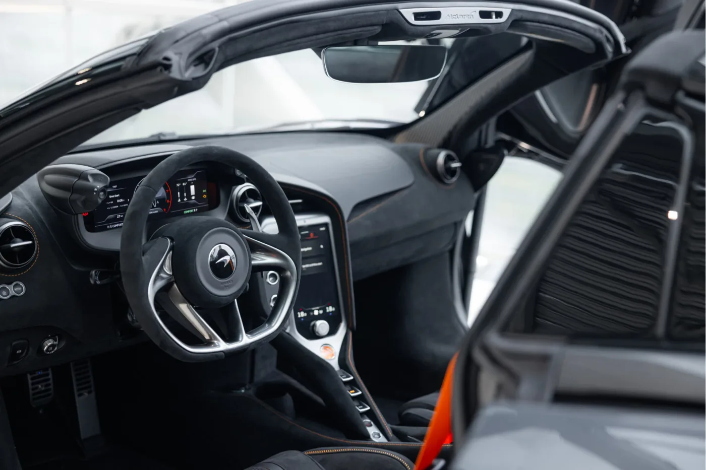 McLaren 750S Spider proposée par un concessionnaire agréé McLaren et Morgan à Utrecht, Pays-Bas, photo 3 sur 25