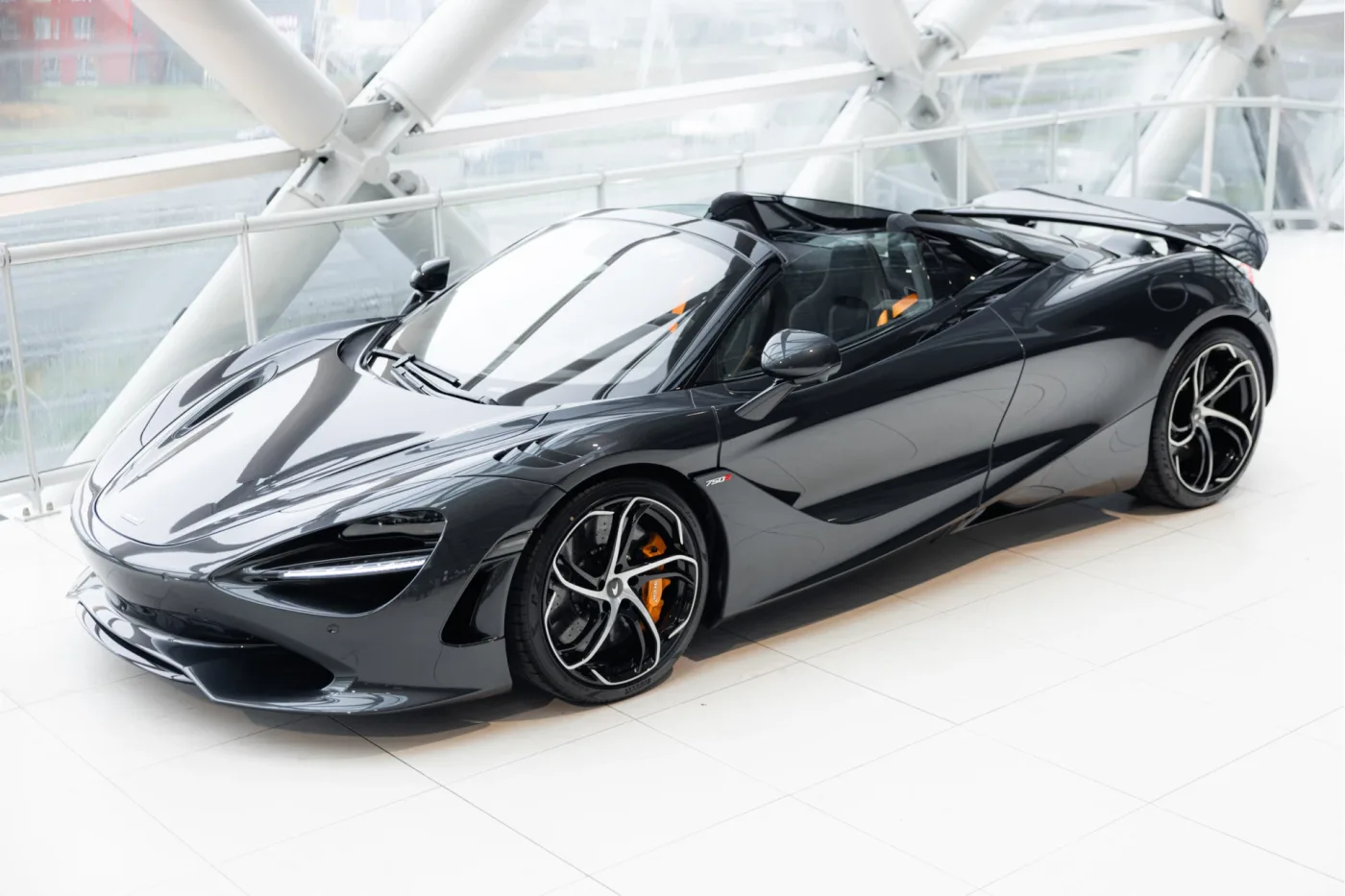 McLaren 750S Spider proposée par un concessionnaire agréé McLaren et Morgan à Utrecht, Pays-Bas, photo 5 sur 25