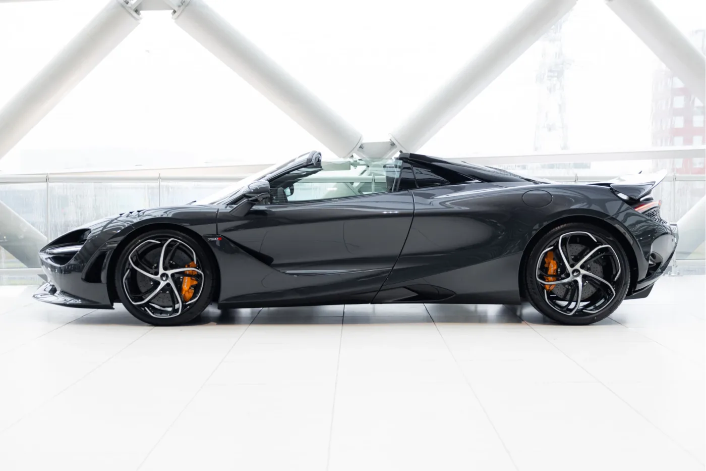McLaren 750S Spider proposée par un concessionnaire agréé McLaren et Morgan à Utrecht, Pays-Bas, photo 9 sur 25