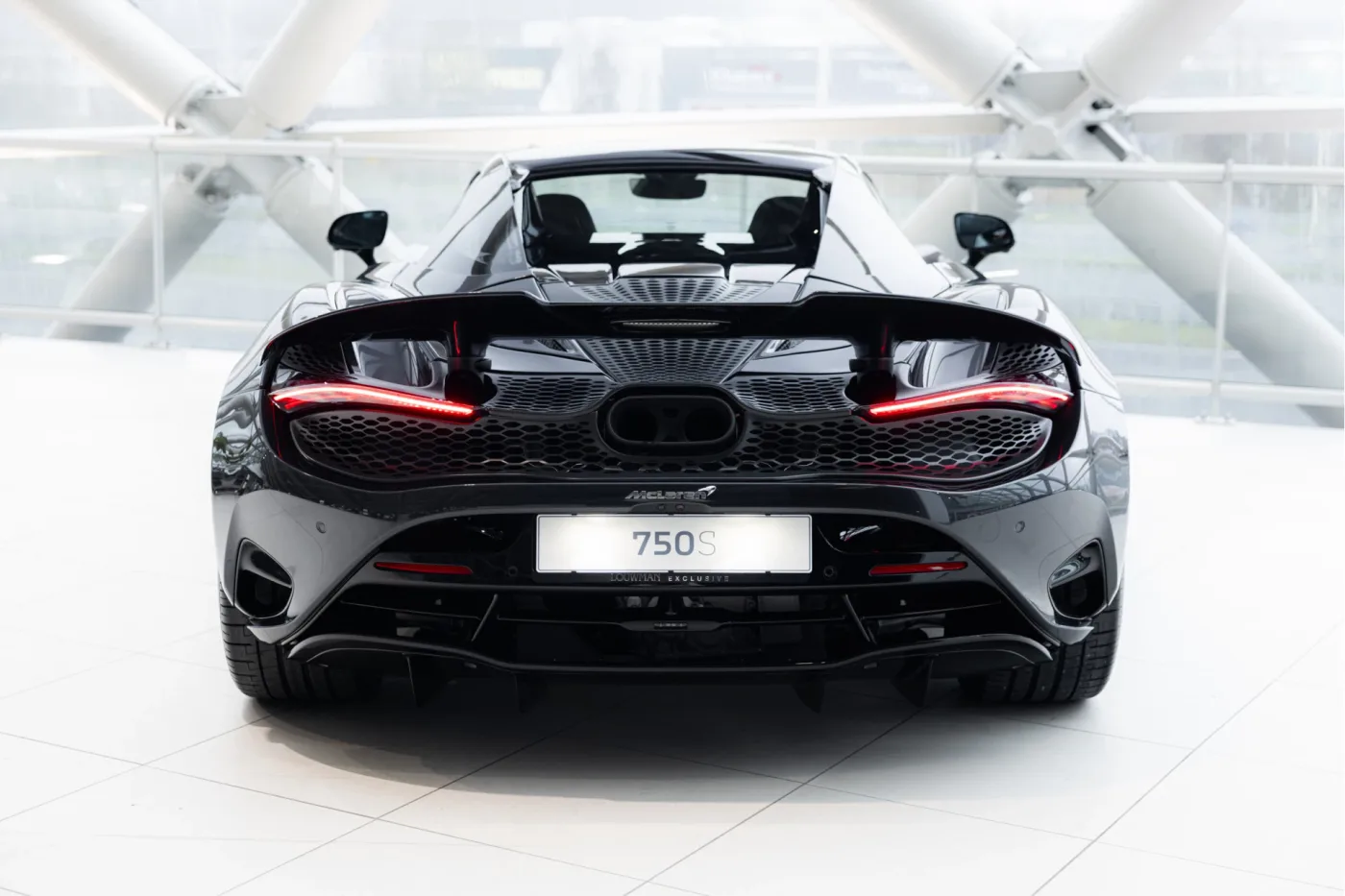 McLaren 750S Spider proposée par un concessionnaire agréé McLaren et Morgan à Utrecht, Pays-Bas, photo 13 sur 25