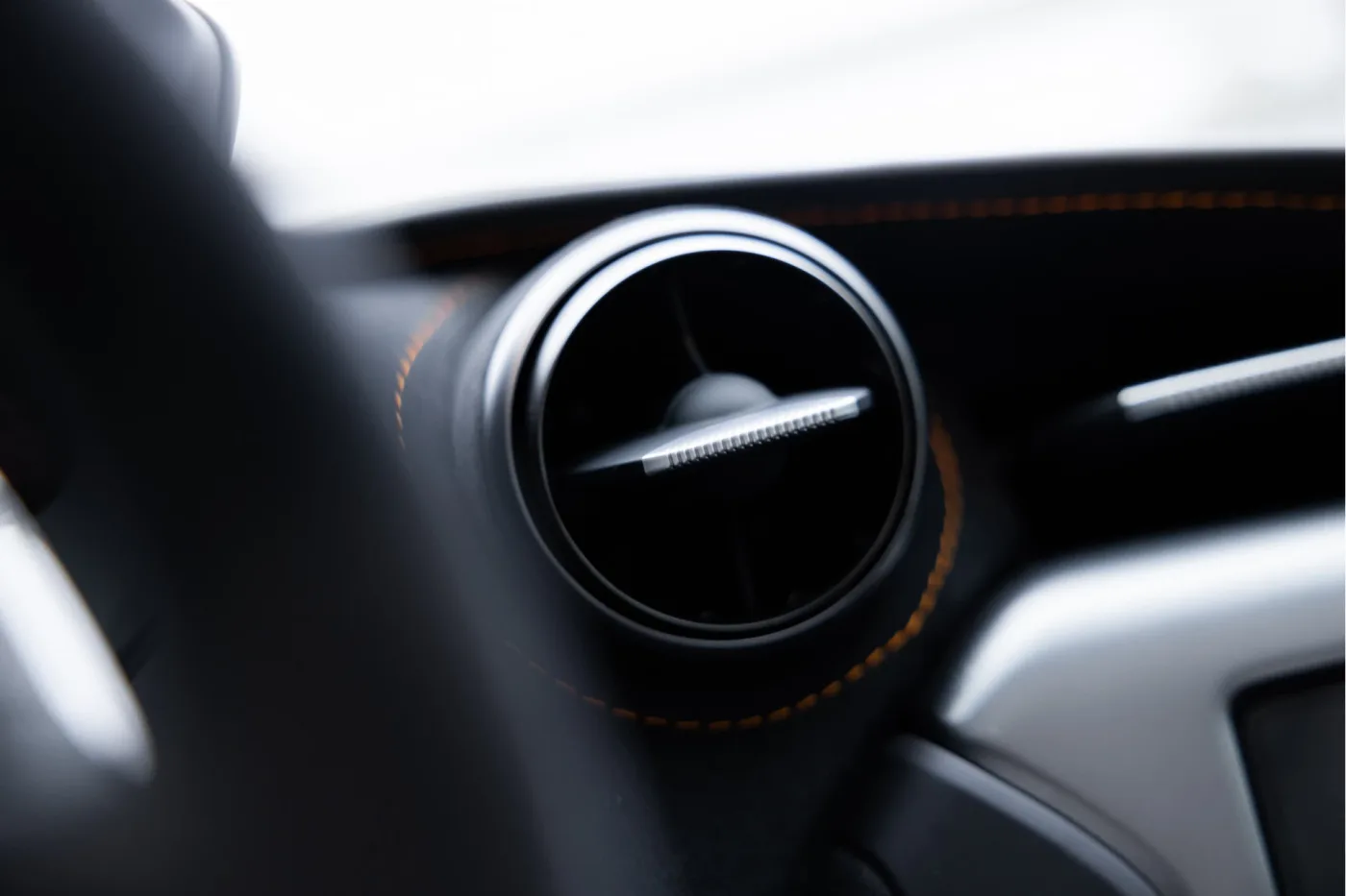 McLaren 750S Spider proposée par un concessionnaire agréé McLaren et Morgan à Utrecht, Pays-Bas, photo 23 sur 25