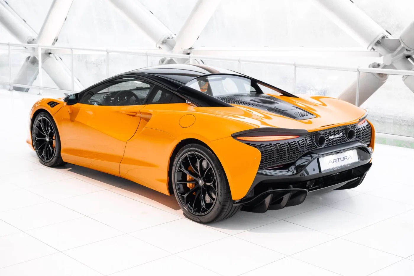 McLaren Artura proposée par un concessionnaire agréé McLaren et Morgan à Utrecht, Pays-Bas, photo 2 sur 25