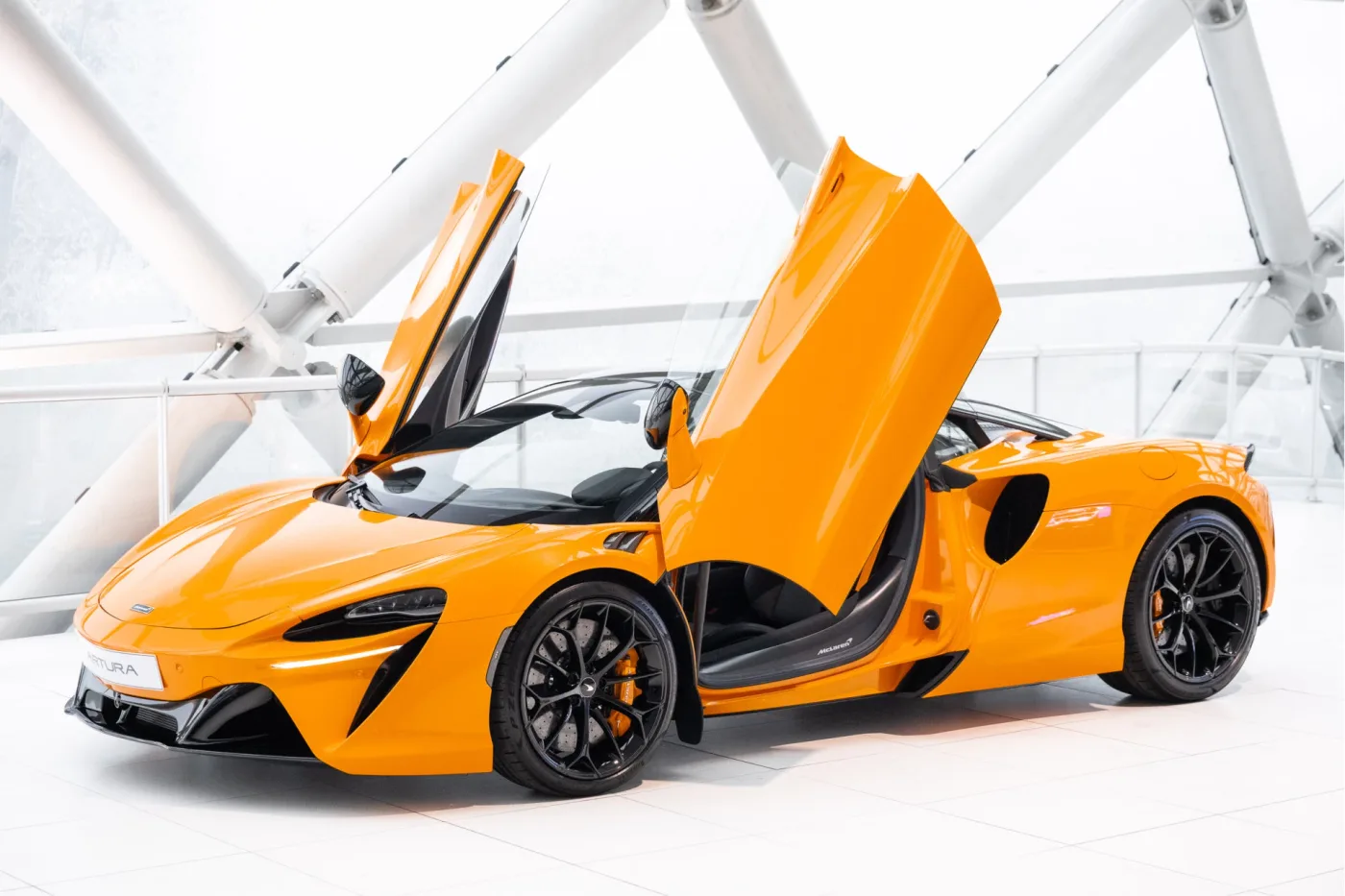 McLaren Artura proposée par un concessionnaire agréé McLaren et Morgan à Utrecht, Pays-Bas, photo 5 sur 25