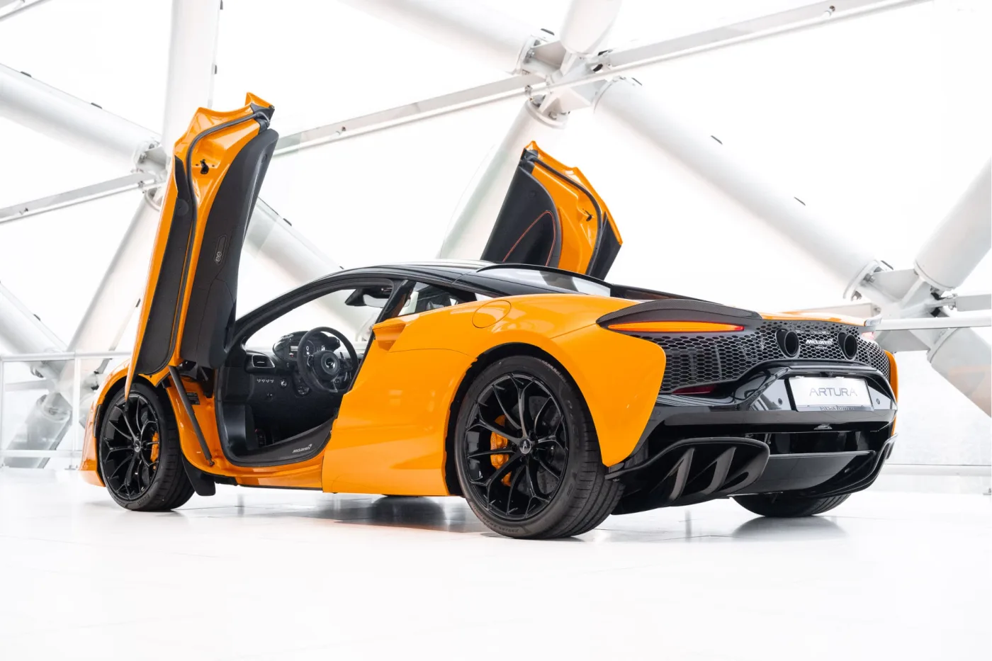 McLaren Artura proposée par un concessionnaire agréé McLaren et Morgan à Utrecht, Pays-Bas, photo 9 sur 25