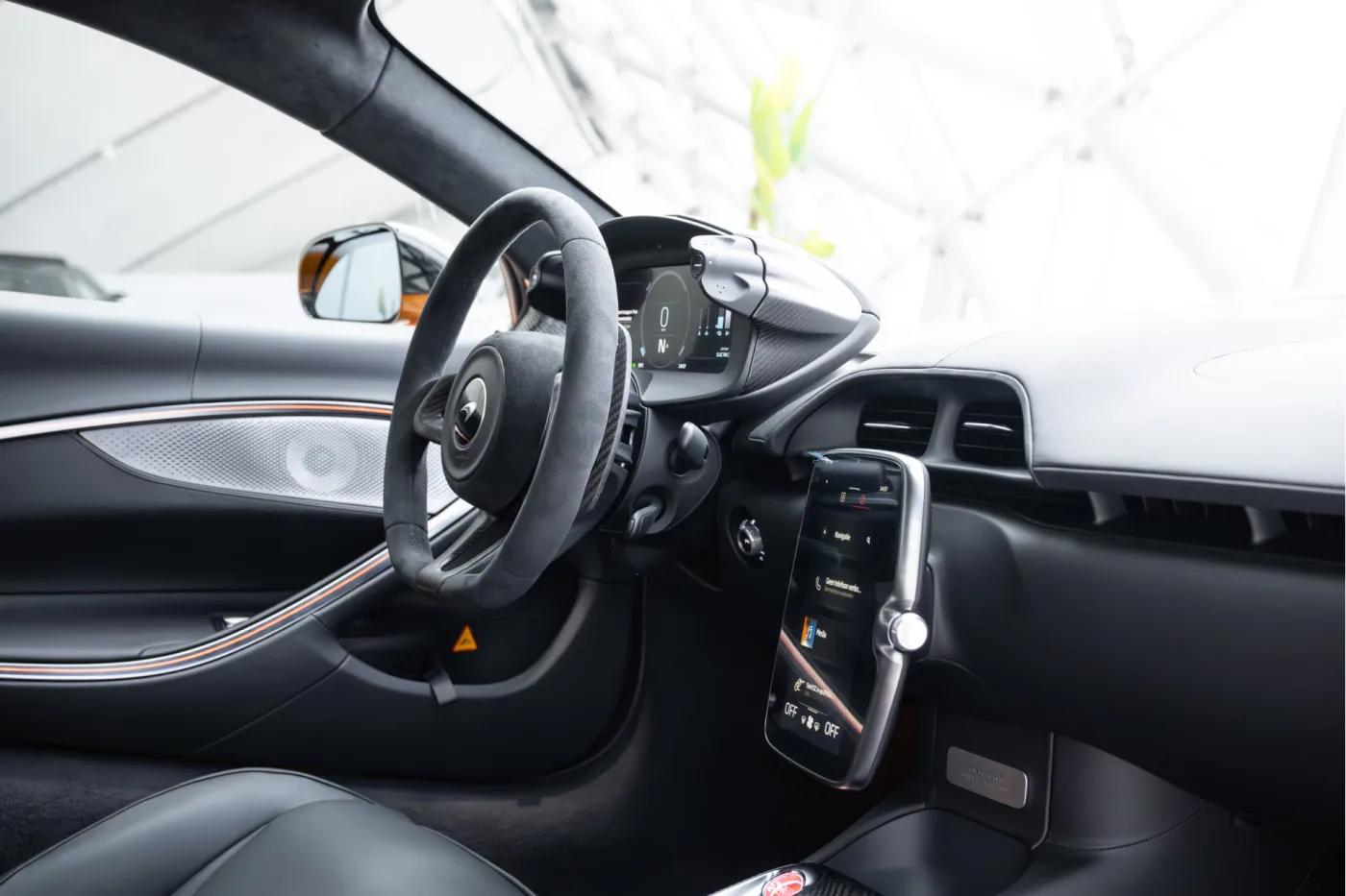McLaren Artura proposée par un concessionnaire agréé McLaren et Morgan à Utrecht, Pays-Bas, photo 16 sur 25