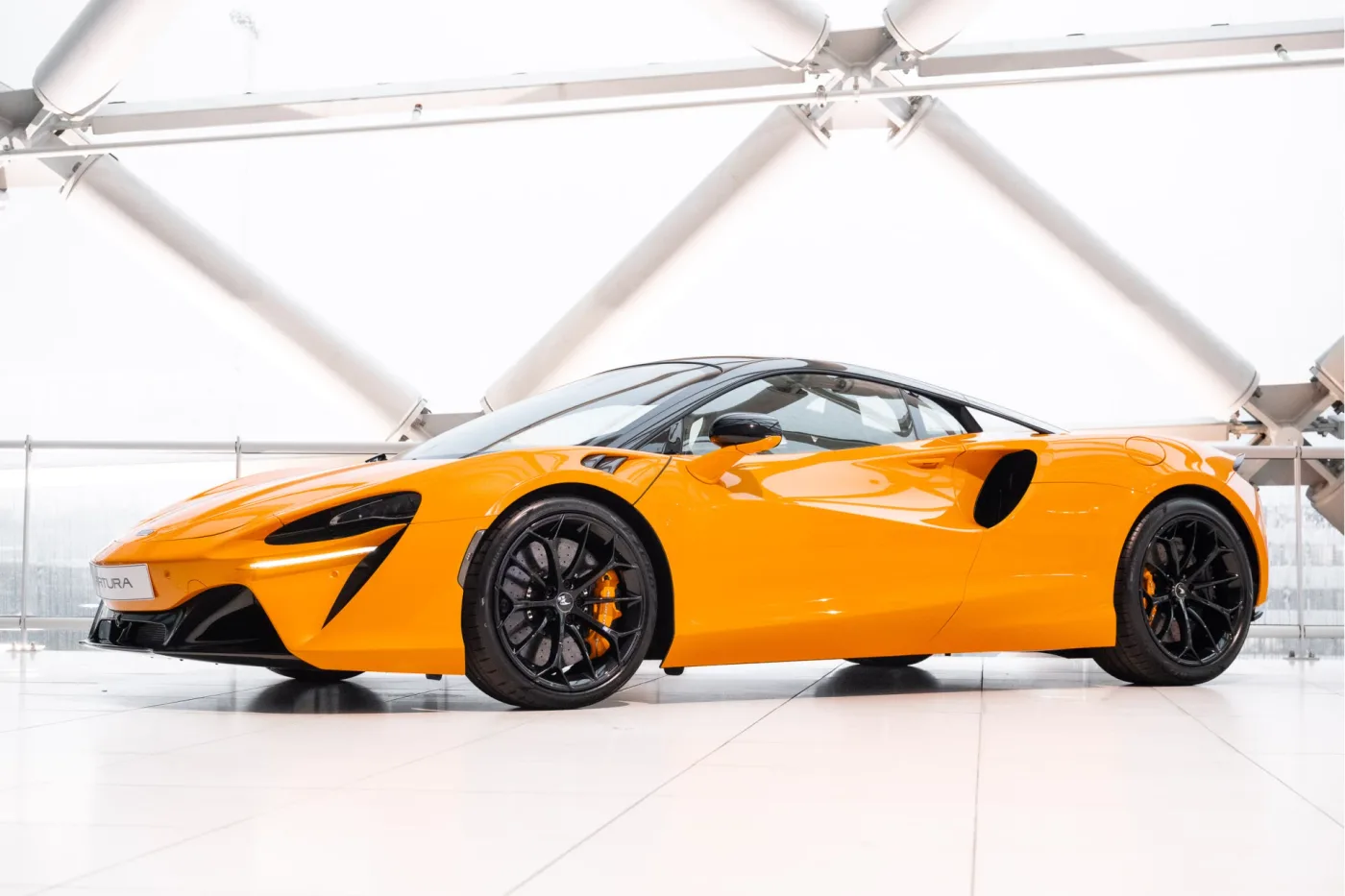 McLaren Artura proposée par un concessionnaire agréé McLaren et Morgan à Utrecht, Pays-Bas, photo 20 sur 25