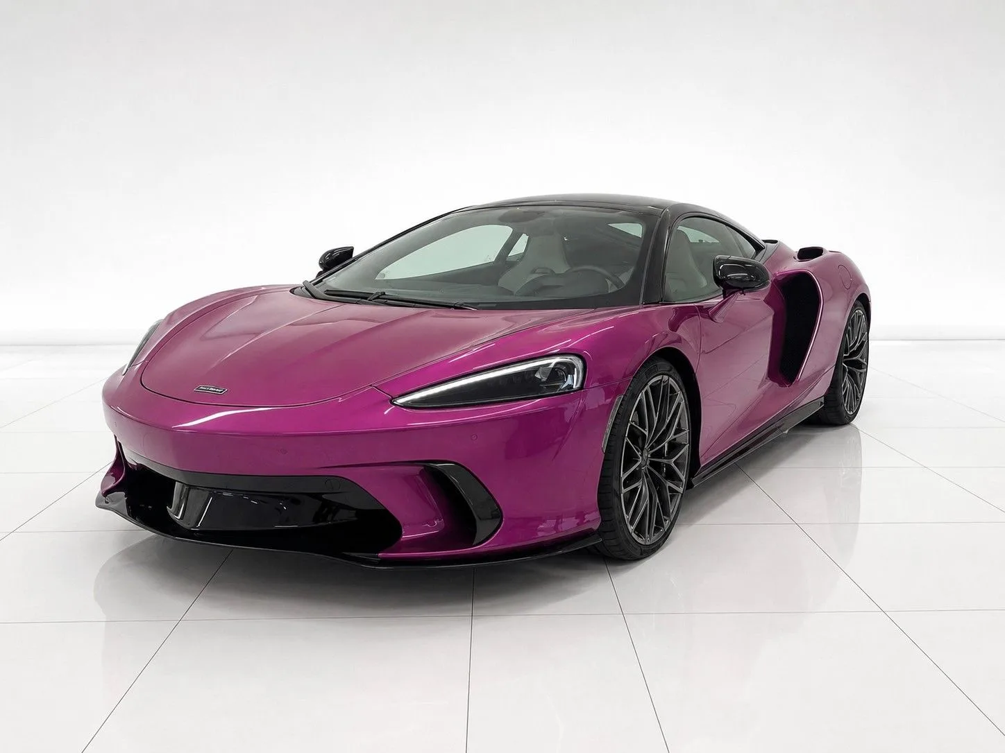 McLaren GTS angeboten von einem Supersportwagenhändler in Riga, Lettland, Hauptfoto