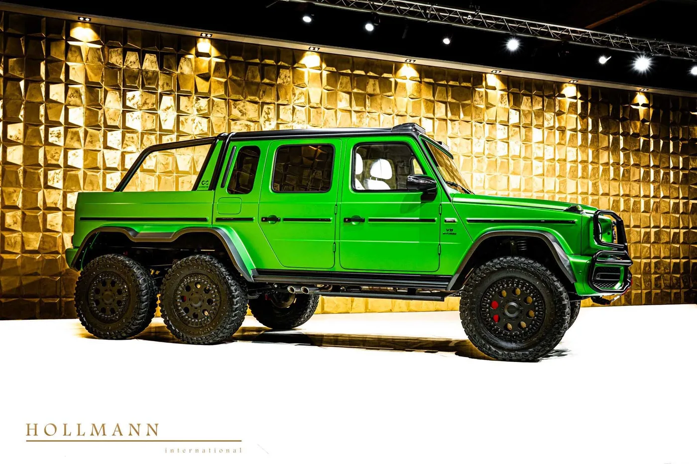 Mercedes-AMG G 63 6x6 customized offered by a specialist dealer in Stuhr, Germany, photo 5 of 8