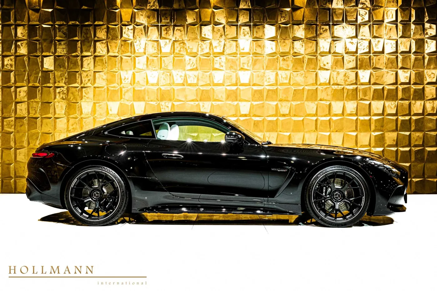Mercedes-AMG GT 63 4MATIC, Coupé offered by a specialist dealer in Stuhr, Germany, photo 2 of 8