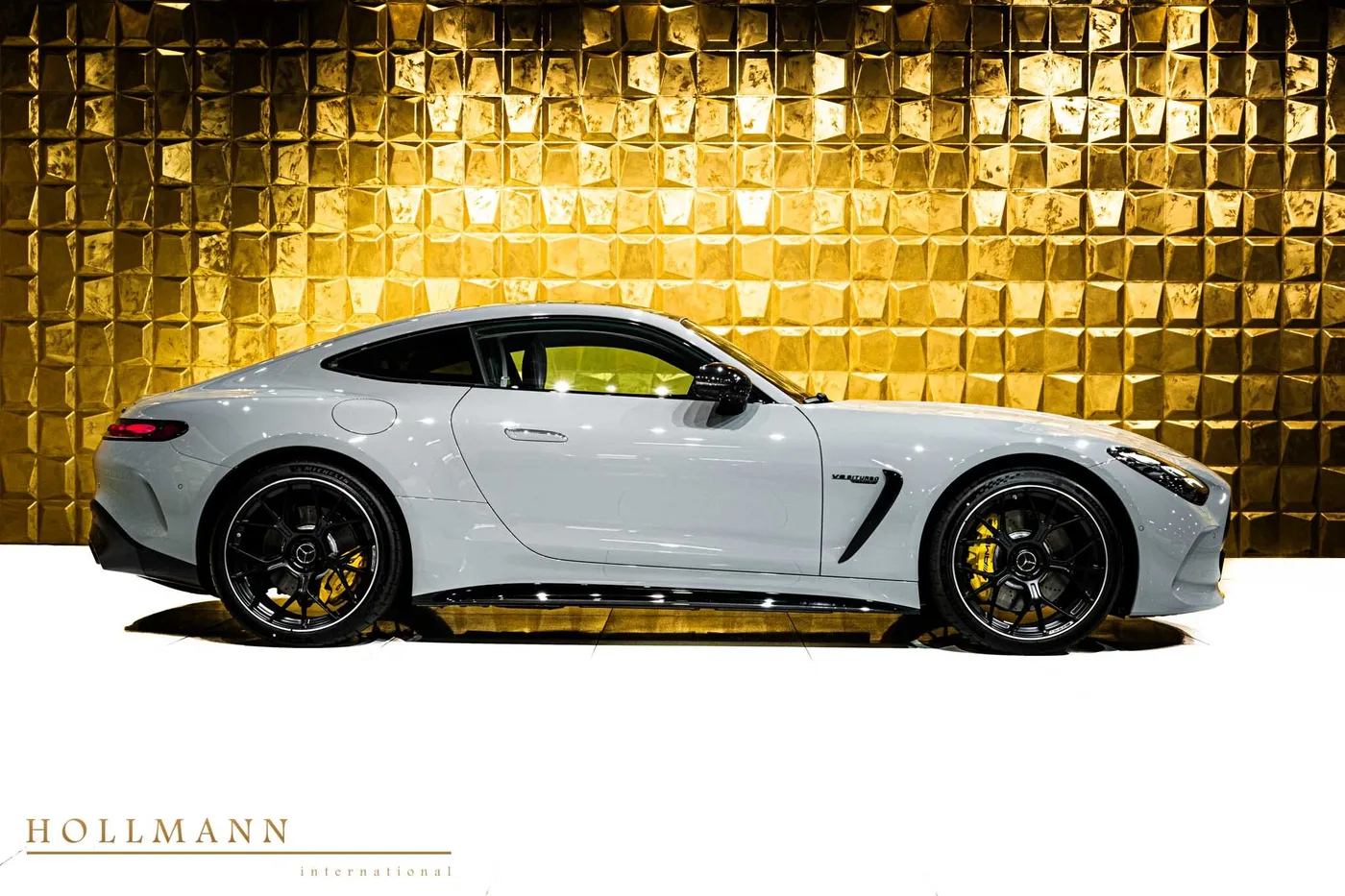 Mercedes-AMG GT 63 4MATIC, Coupé offered by a specialist dealer in Stuhr, Germany, photo 2 of 8