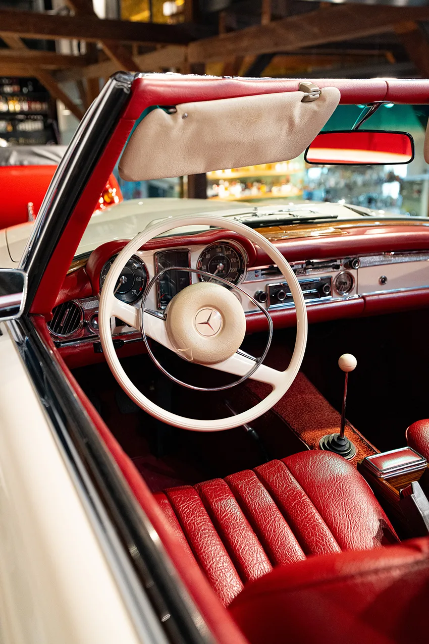 1970 Mercedes-Benz 280 SL Pagode angeboten von einem Oldtimerspezialisten in Lindau, Deutschland, Foto 4 von 11